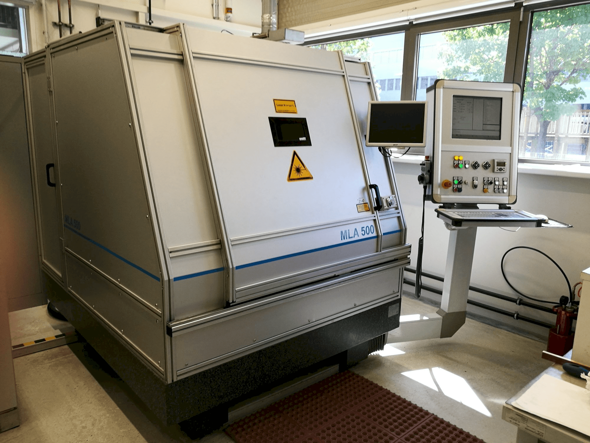 Front view of LLT APPLIKATION MLA 500 machine