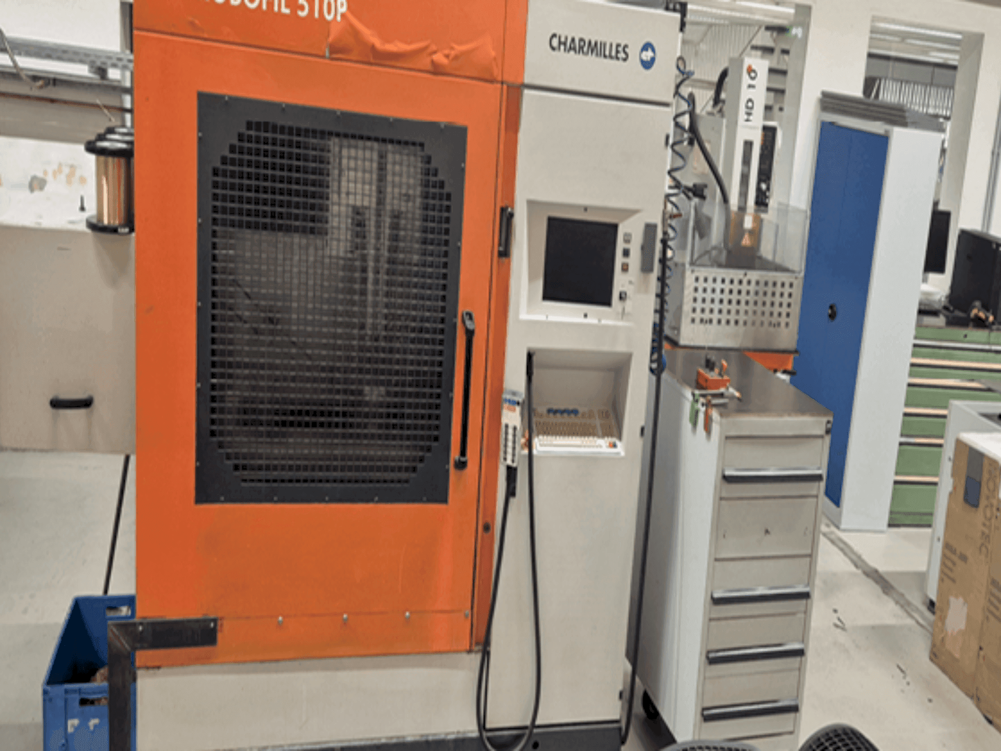 Front view of CHARMILLES Robofil 51 machine