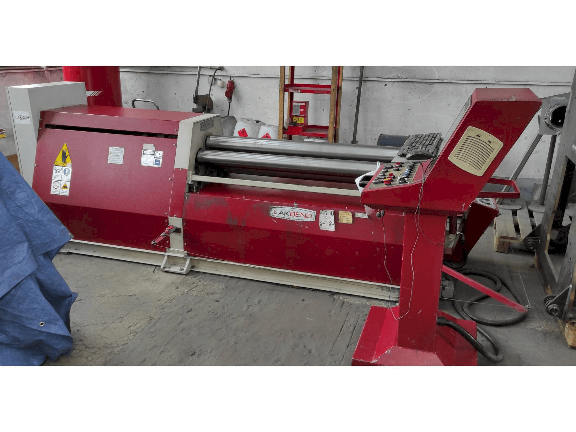 Front view of AKBEND AHS 15/4-6 machine