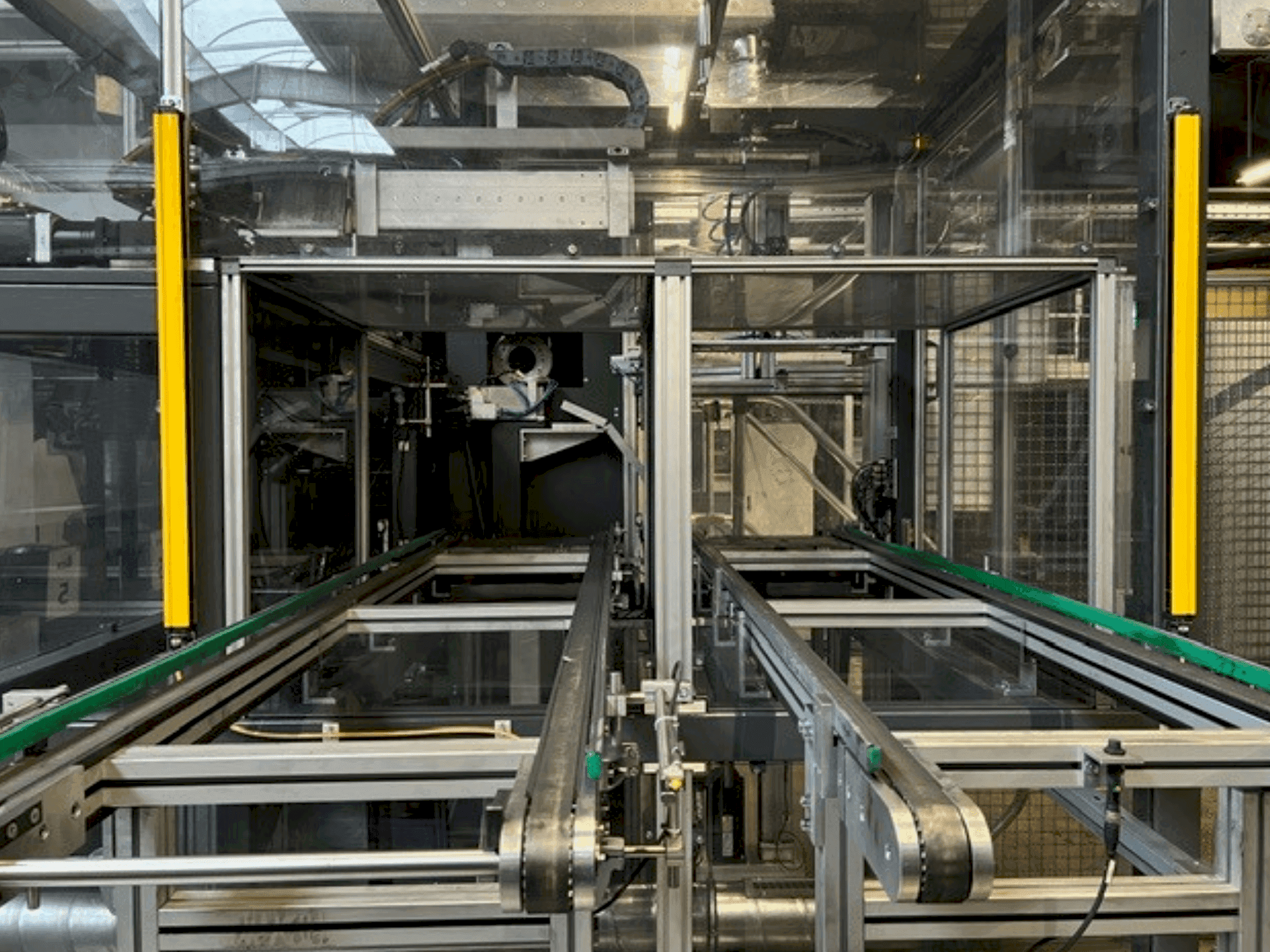 Front view of KOMAGE S 50 4E CNC machine