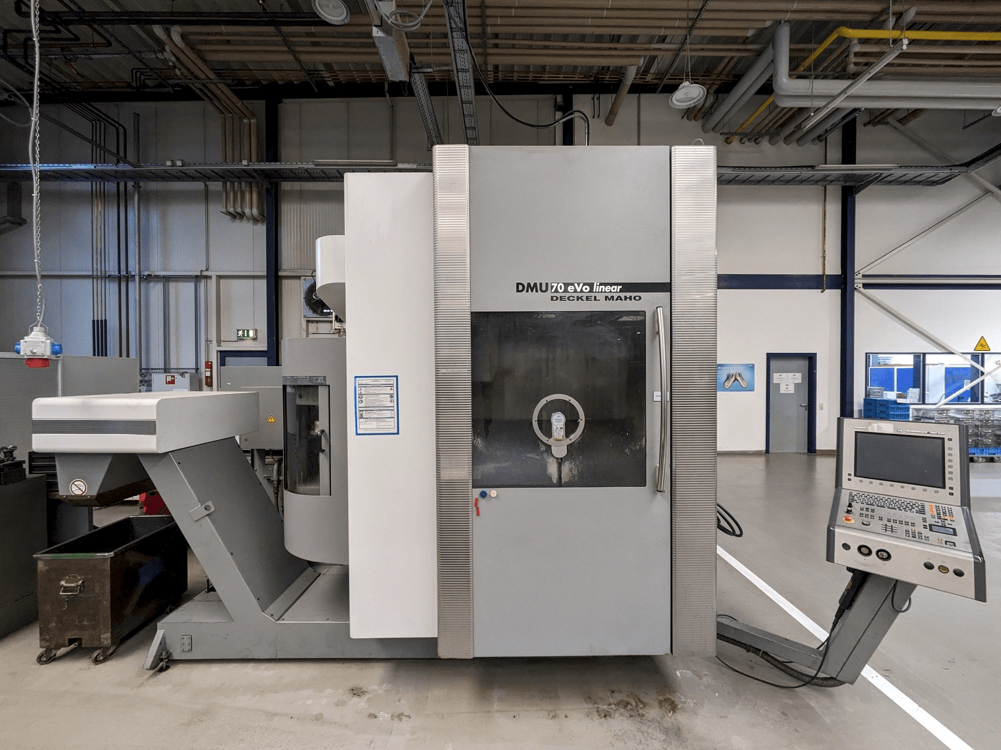 Front view of DECKEL MAHO DMU70 eVo linear machine