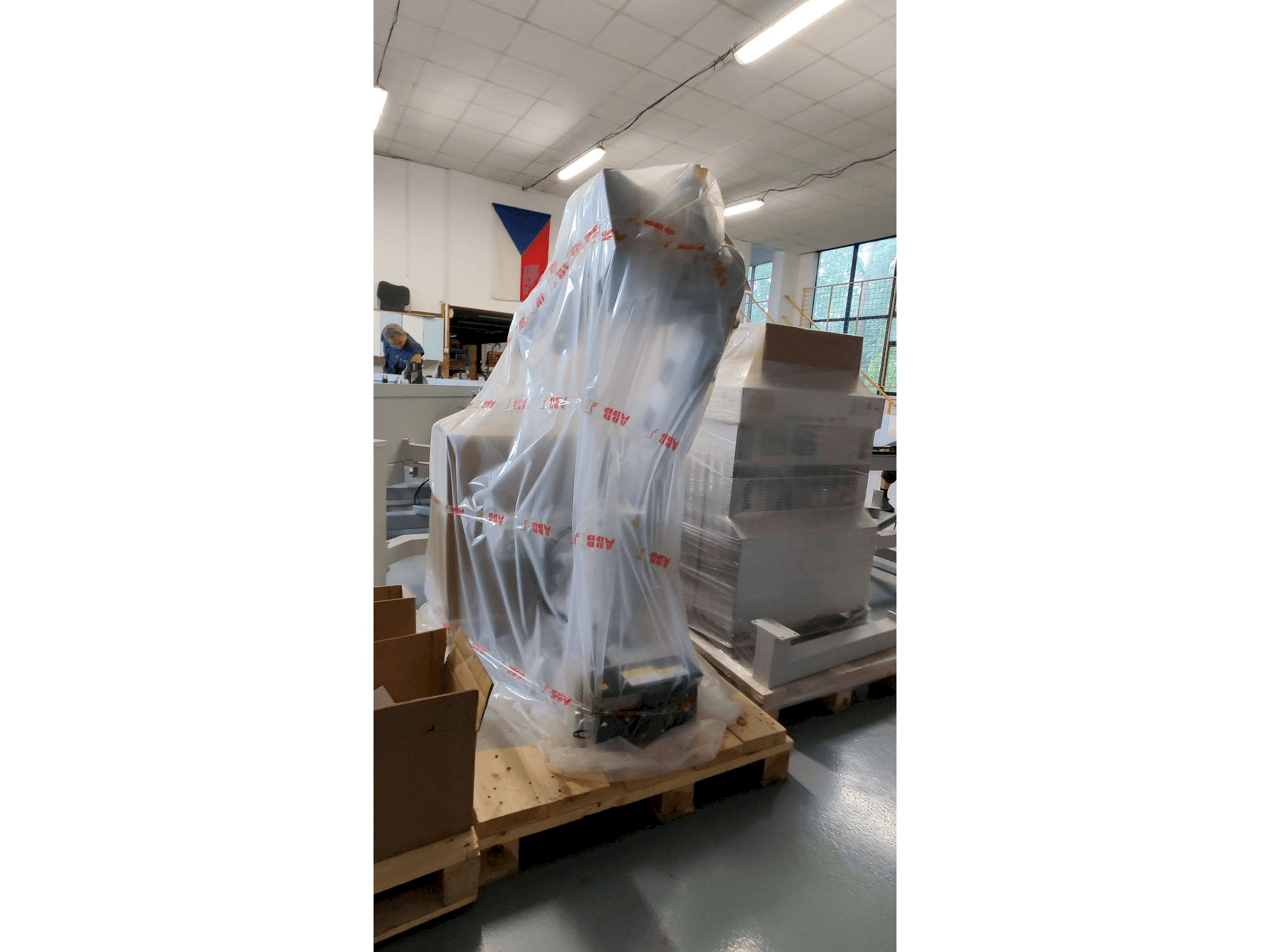 Front view of ABB IRB 4600 machine