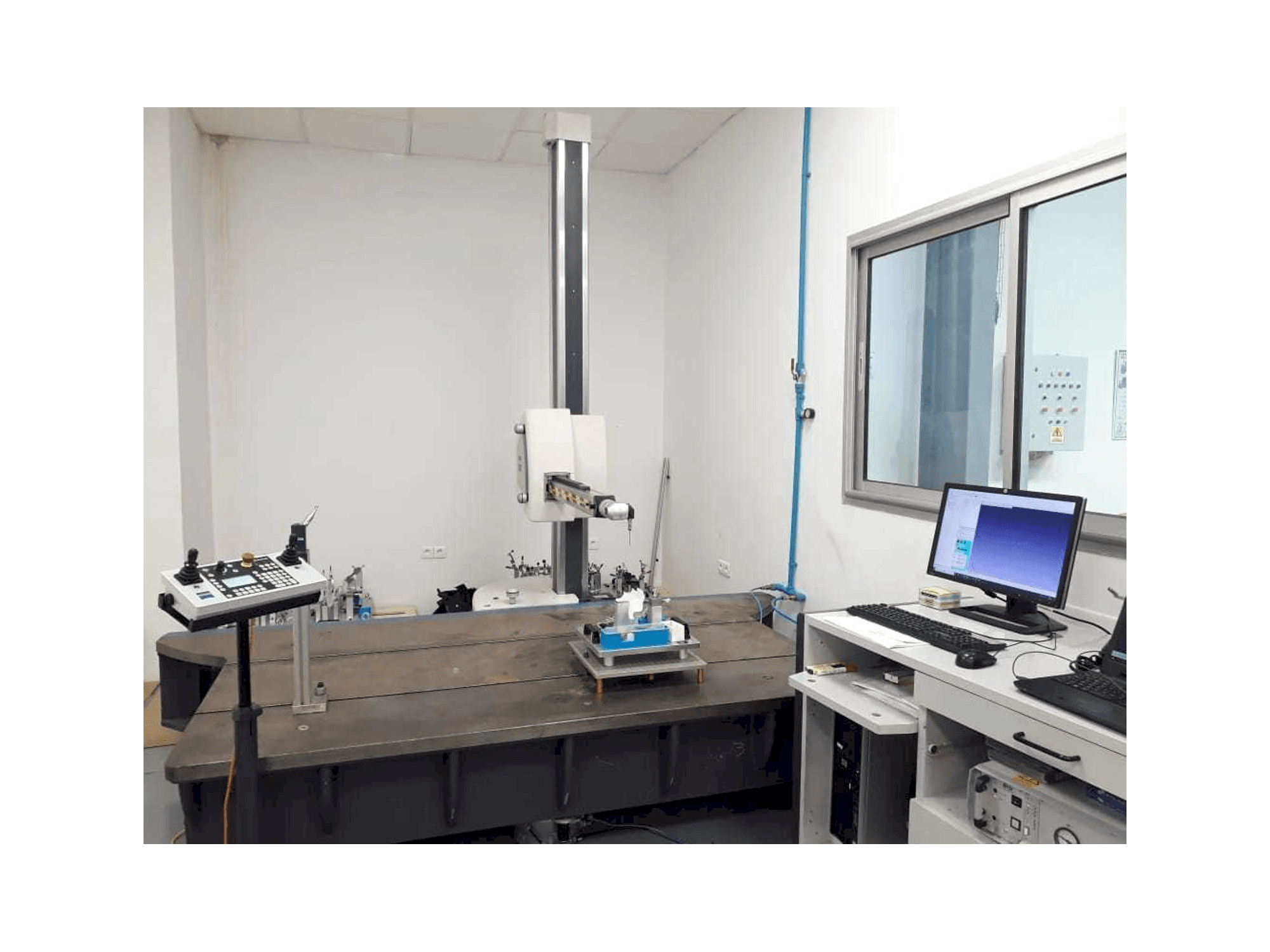 Front view of ZEISS Carmet CNC machine