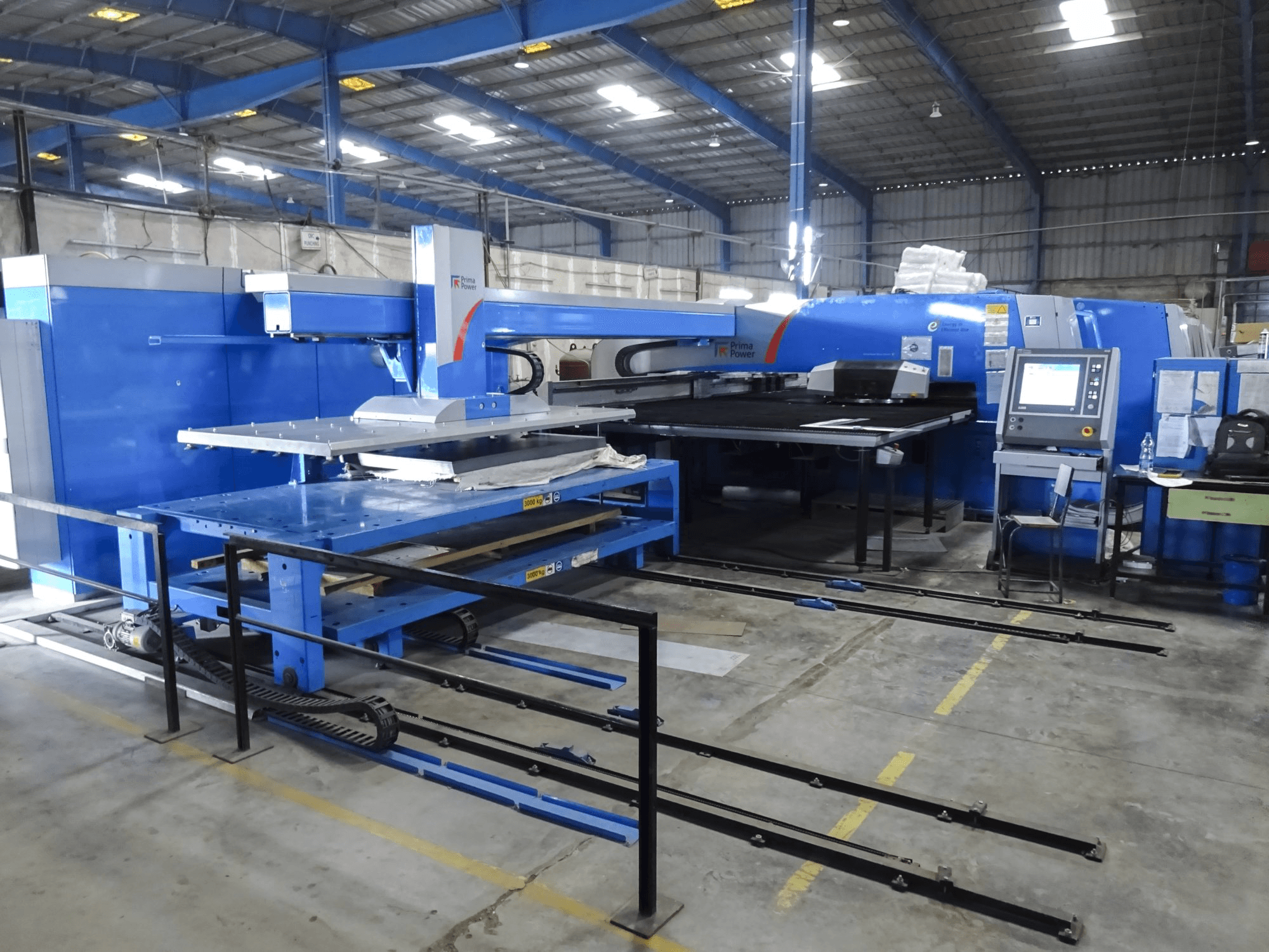 Right view of Prima Power Shear Genius e6 machine