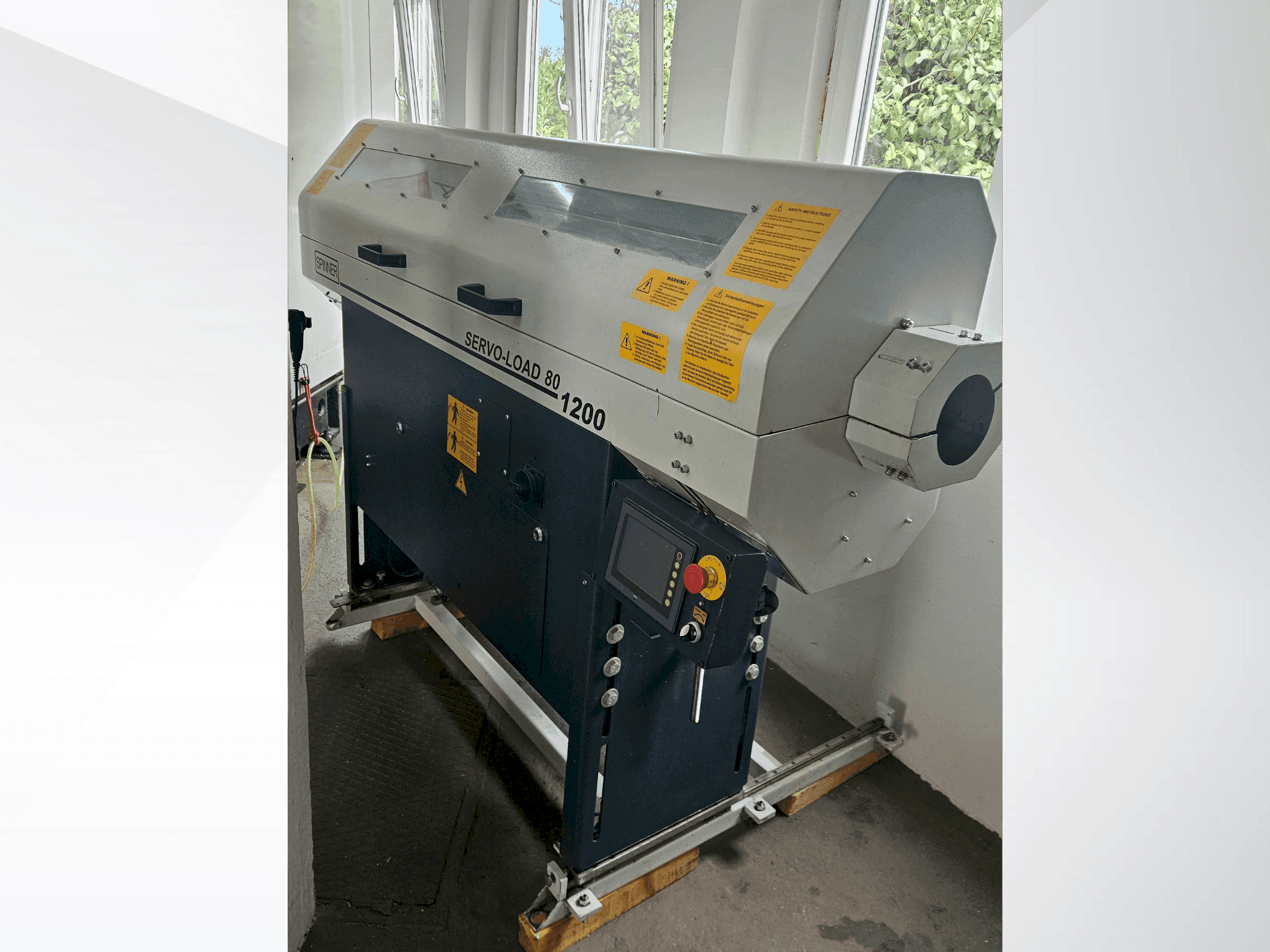 Front view of SPINNER SERVO-LOAD 80-1200 machine