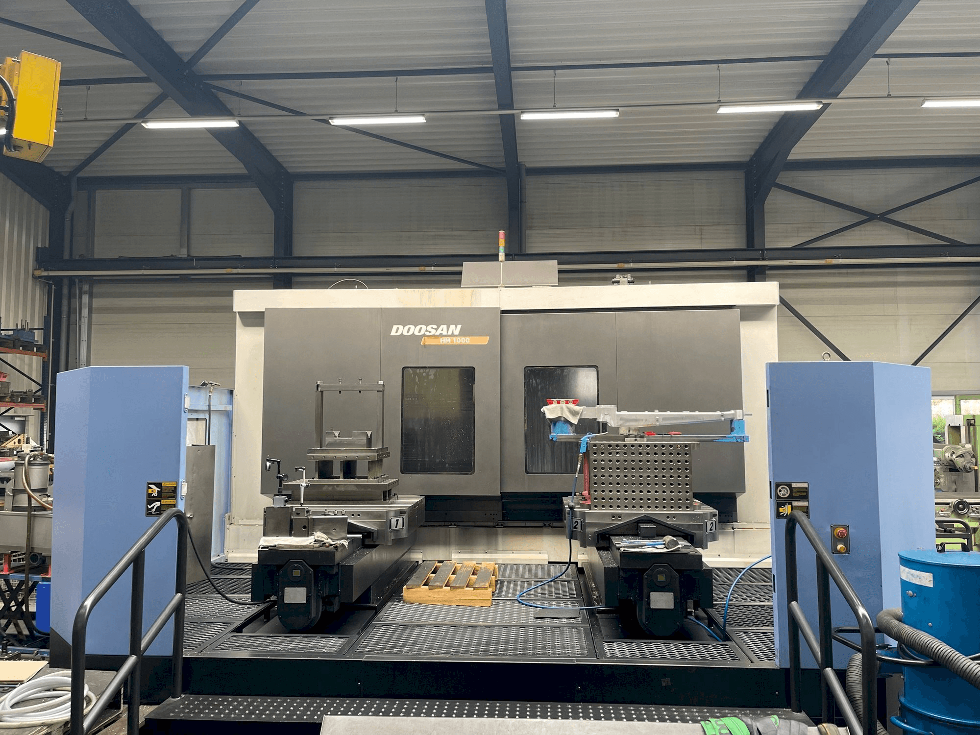 Front view of Doosan HM 1000 machine