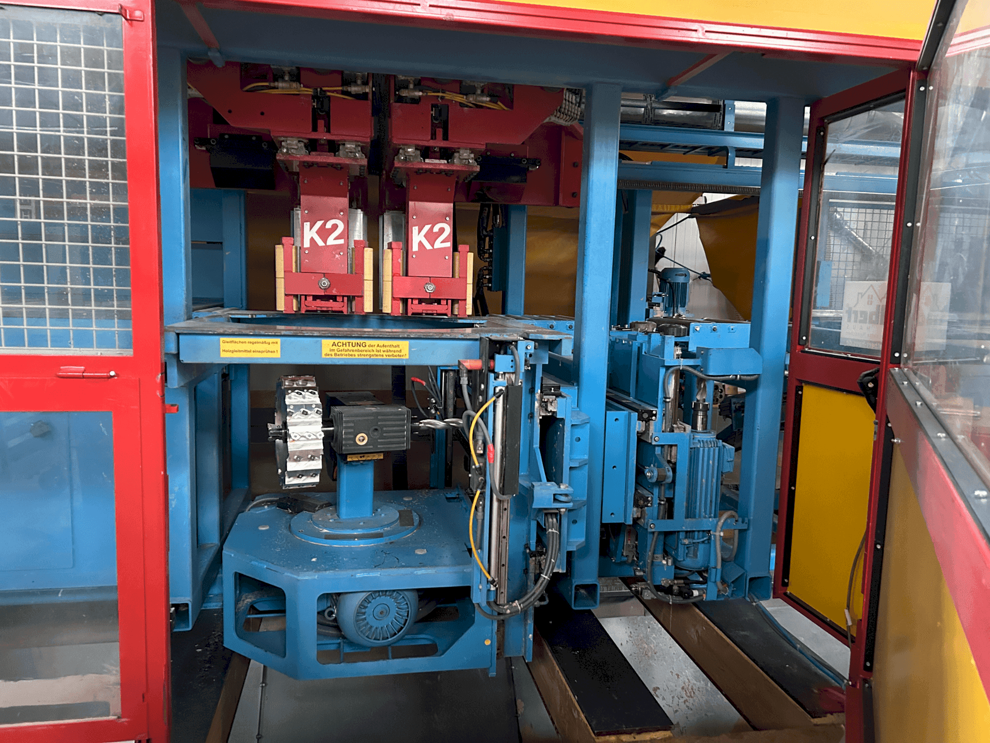 Front view of HUNDEGGER K2-5-450 machine