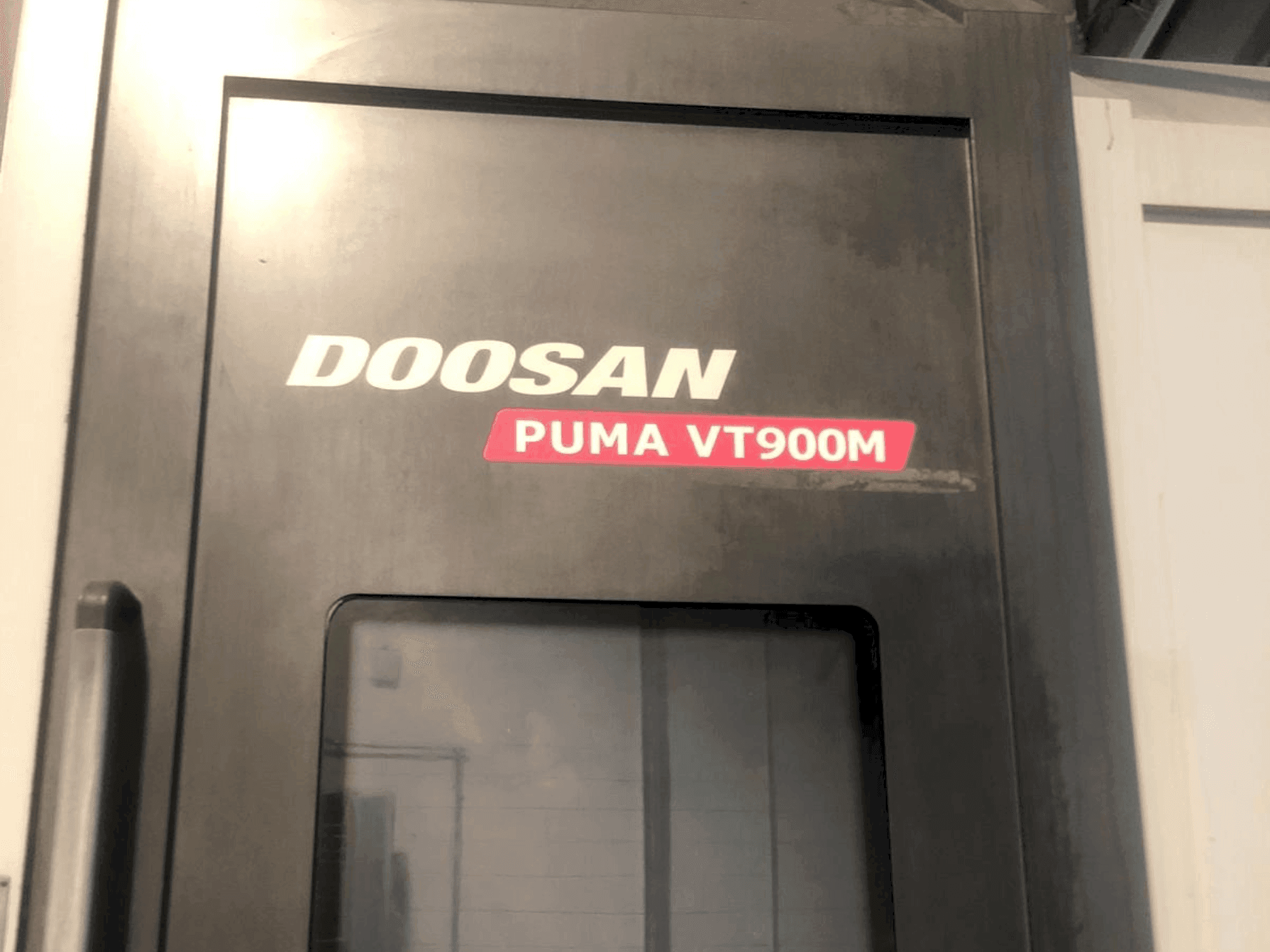 Front view of DOOSAN Puma VT900M machine