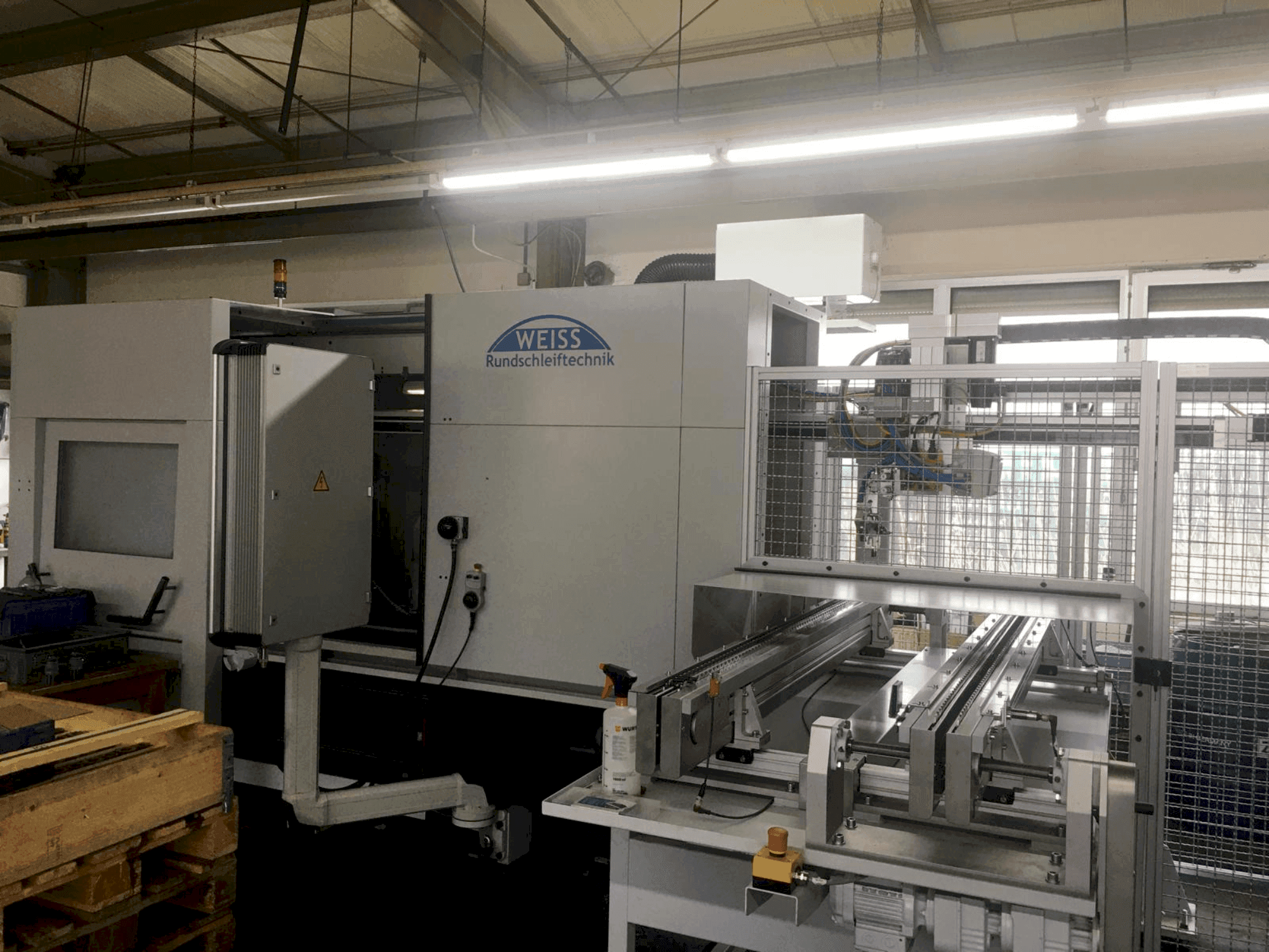 Front view of WEISS Rundschleiftechnik K52 machine