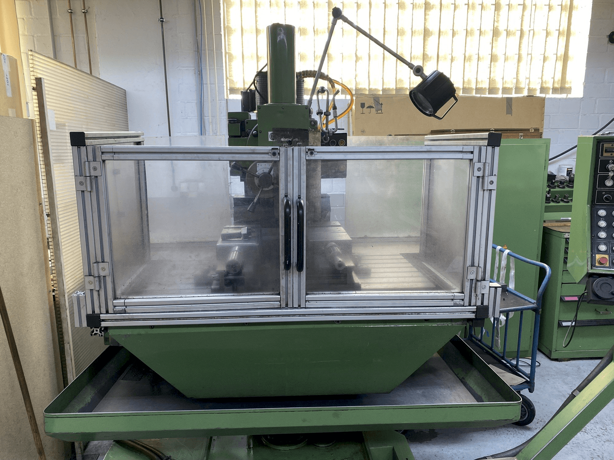 Front view of HERMLE UWF 1000 machine