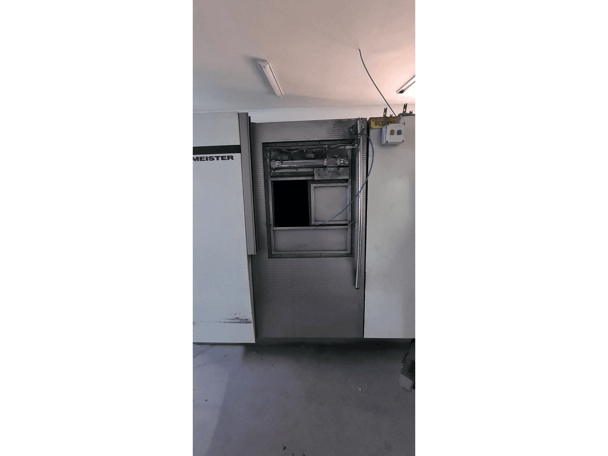 Front view of Gildemeister TWIN 32 machine