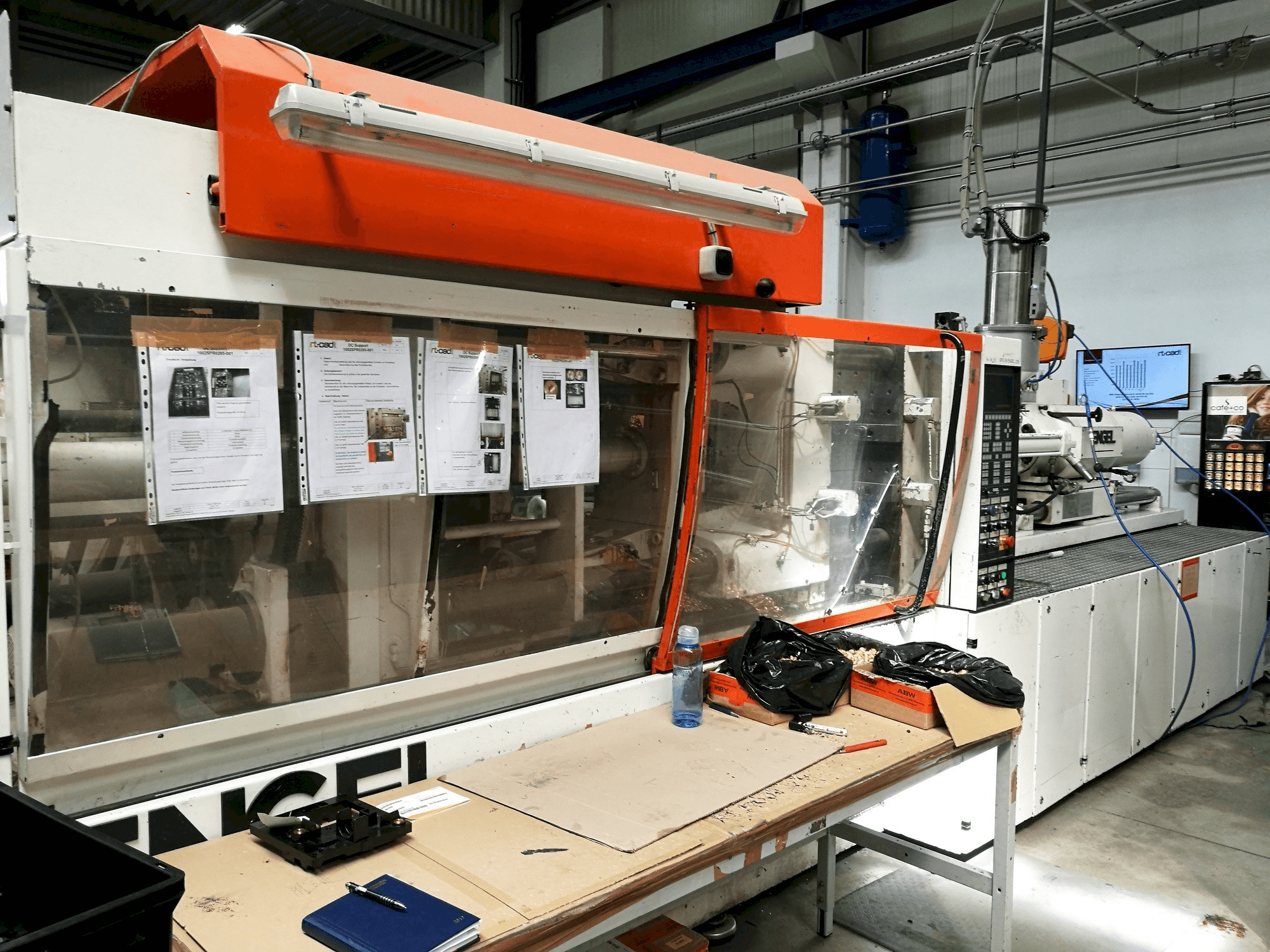 Front view of ENGEL ES 1300/225 machine