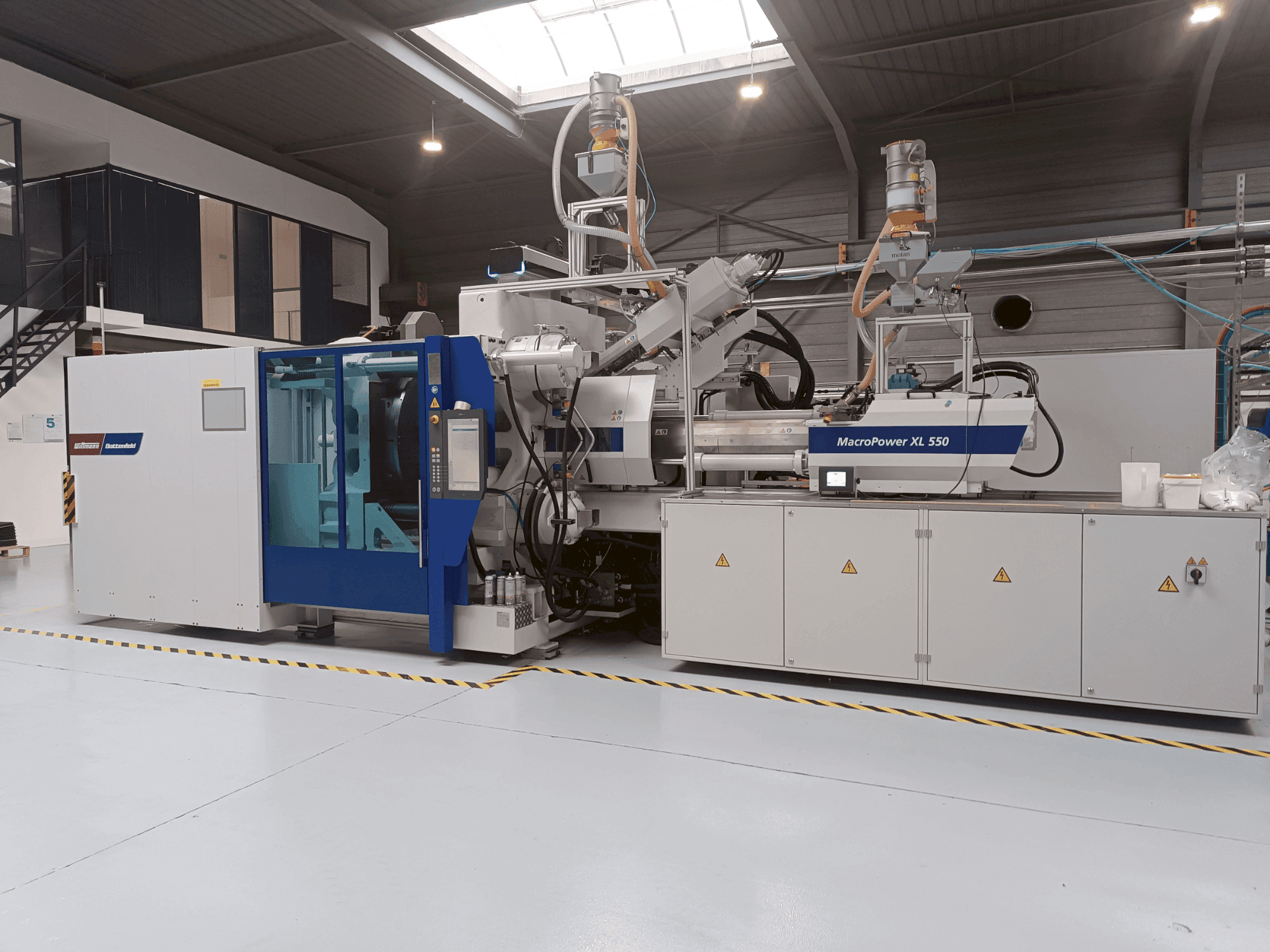 Front view of Battenfeld MacroPower 550XL 2250H-350S 3K machine