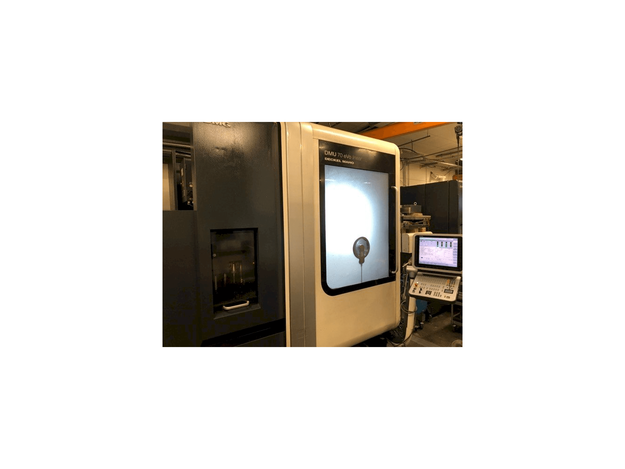 Front view of DECKEL MAHO DMU 70 eVo Linear machine