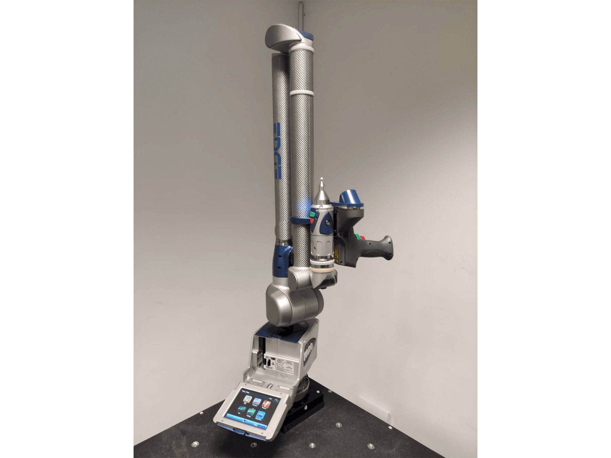 Front view of Faro Edge ScanArm 2.7 machine