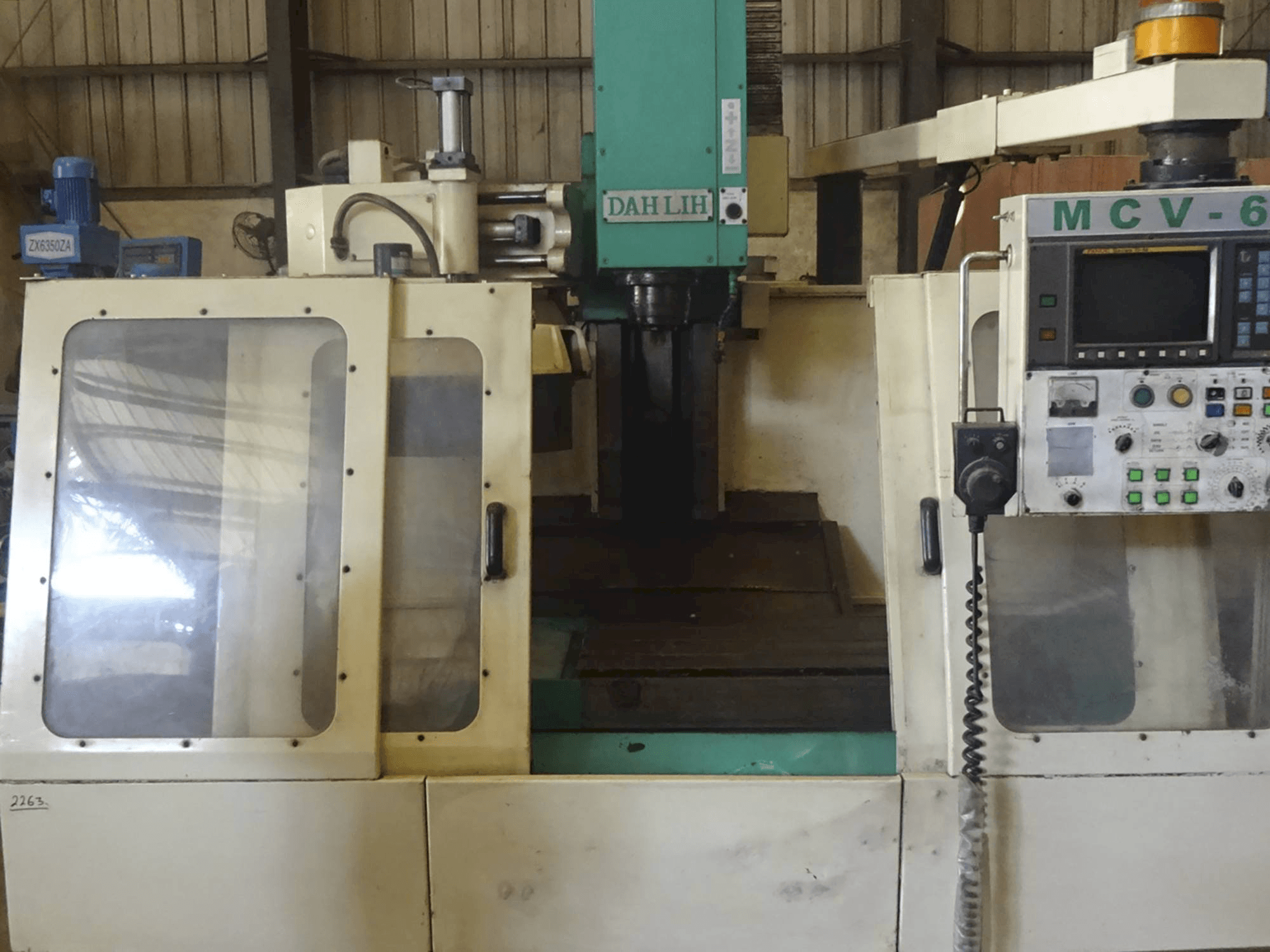 Front view of DAH LIH DL-MCV 610 Machine