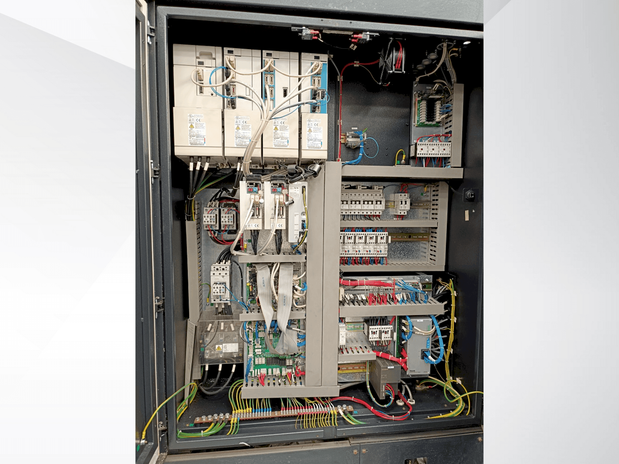 Detail of Mazak VTC-200C machine