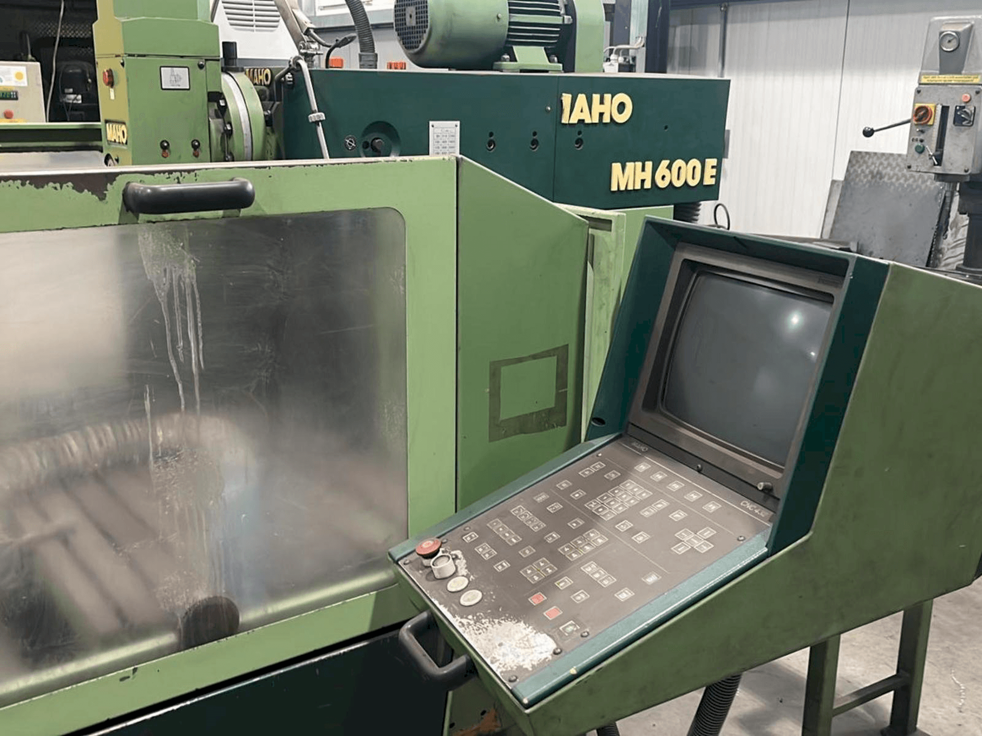 Front view of MAHO MH 600 E machine