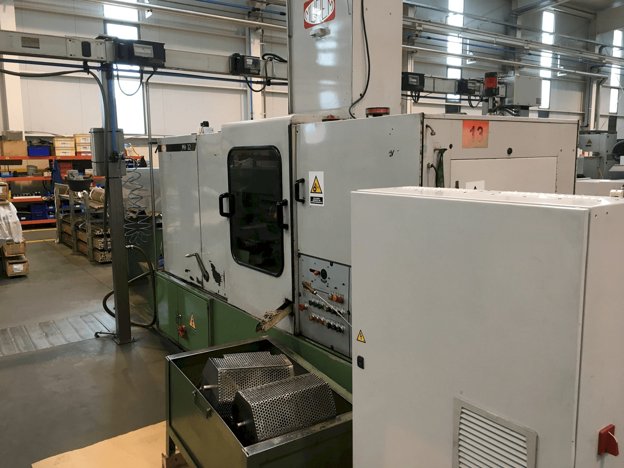 Front view of Mupem MH 32 machine