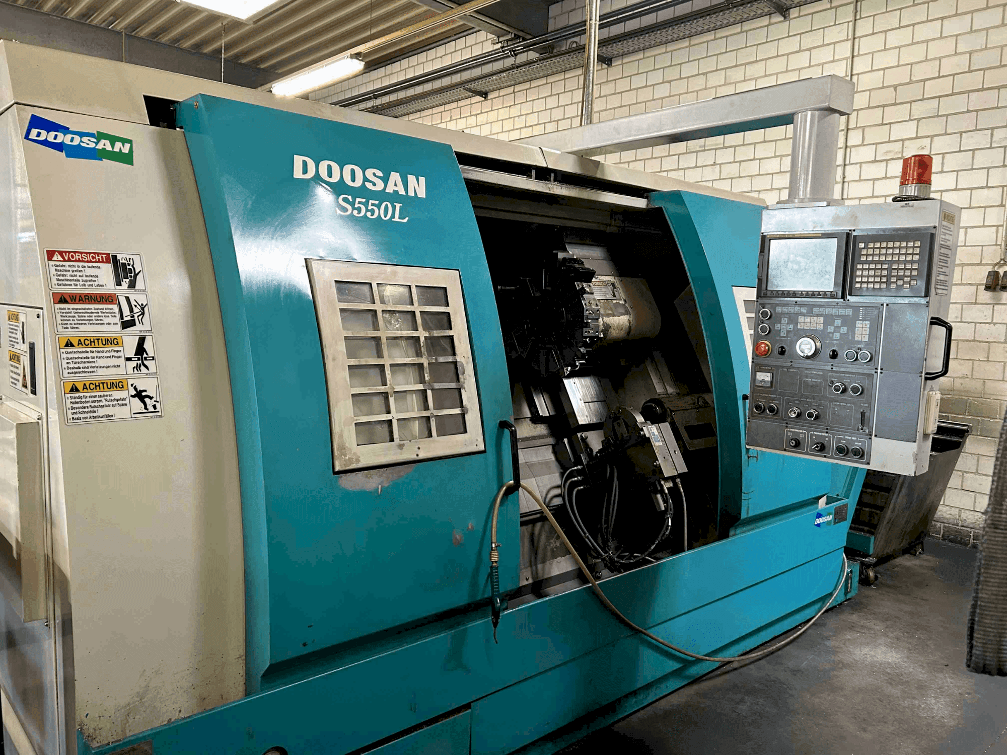 Front view of DOOSAN S550L machine