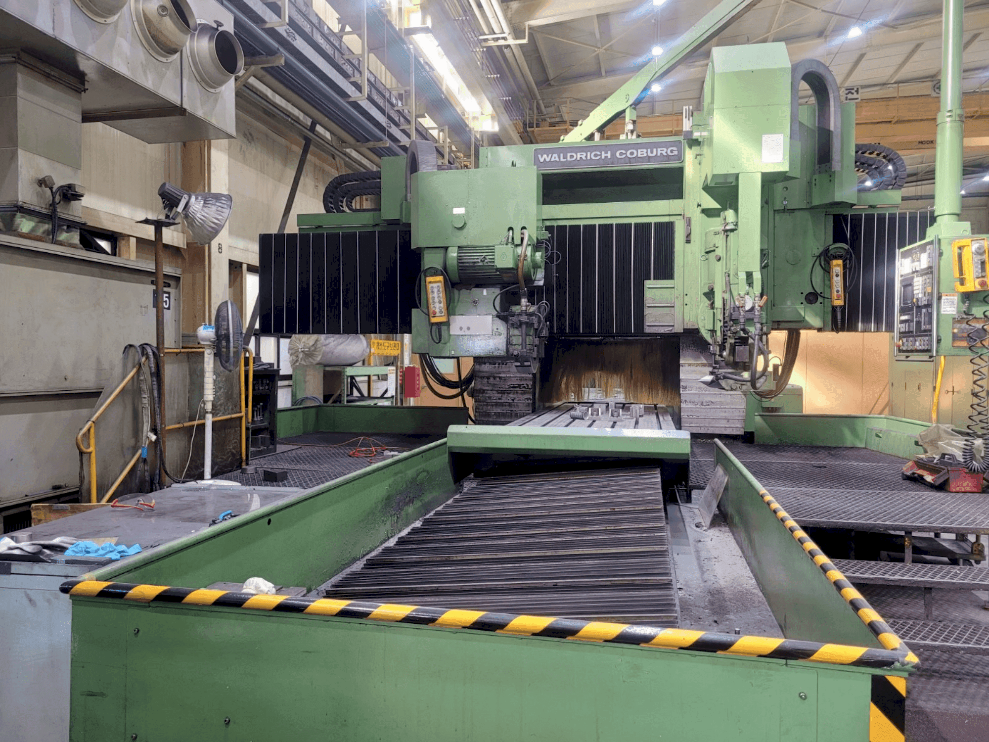 Front view of WALDRICH COBURG 30-15 S 2525 machine