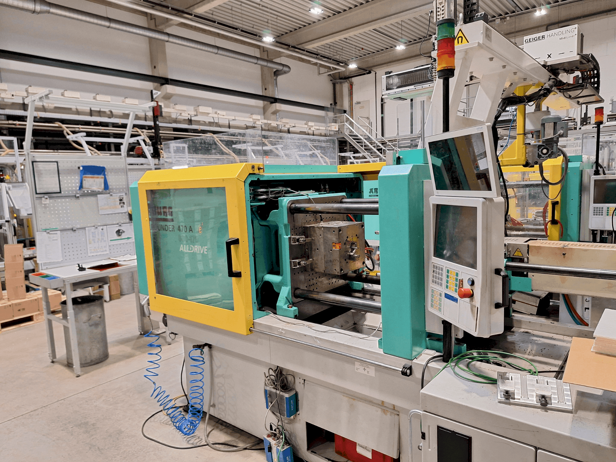 Front view of Arburg 470 A 800-170 machine