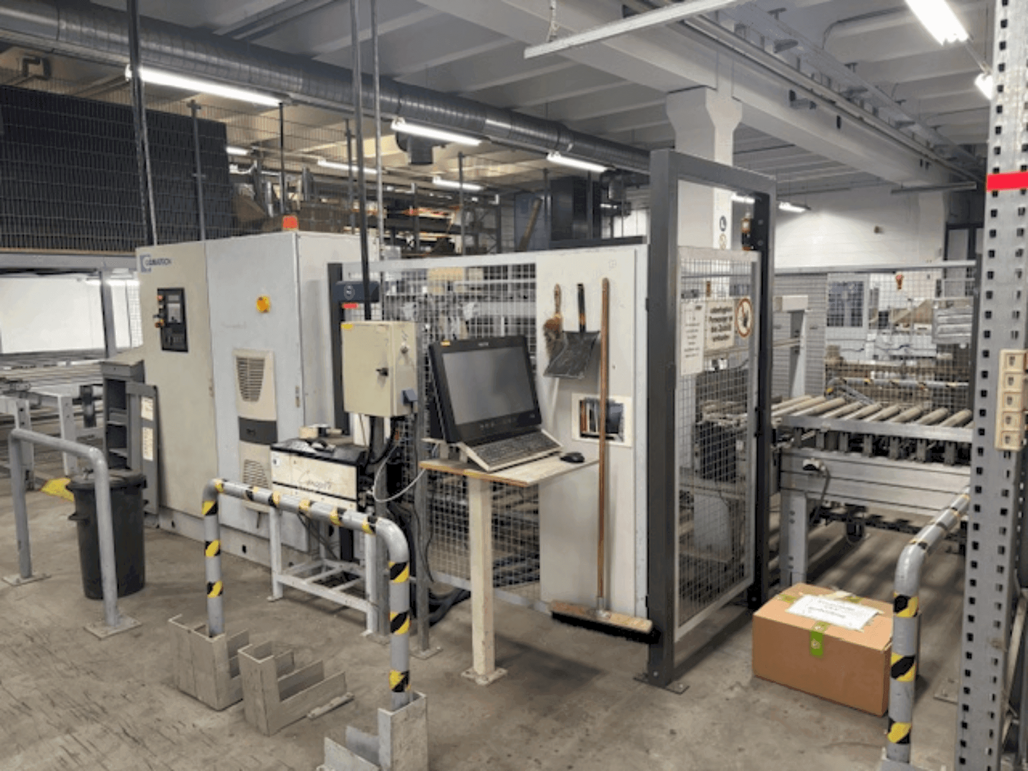 Front view of LIGMATECH VKV50/K machine