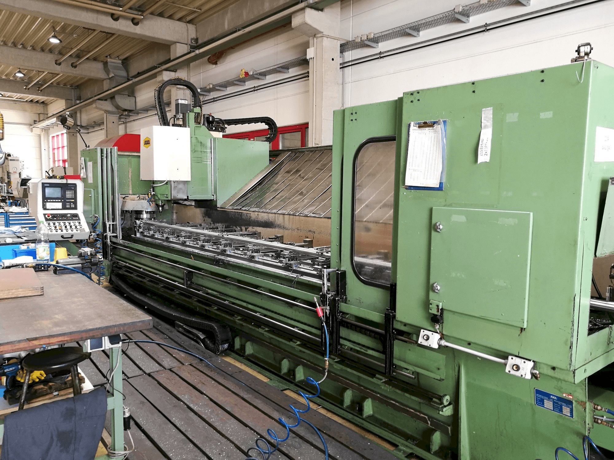 Front view of AXA VSC 3 machine