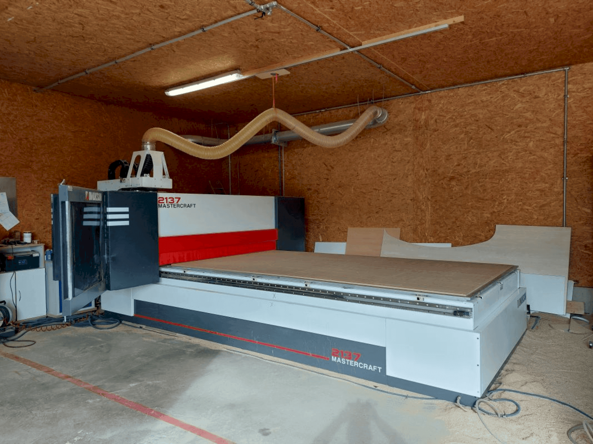 Front view of OMAKSAN Mastercraft 217 machine