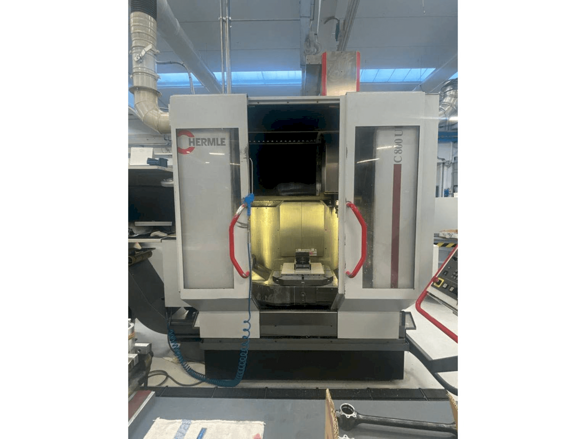 Front view of HERMLE C800U machine