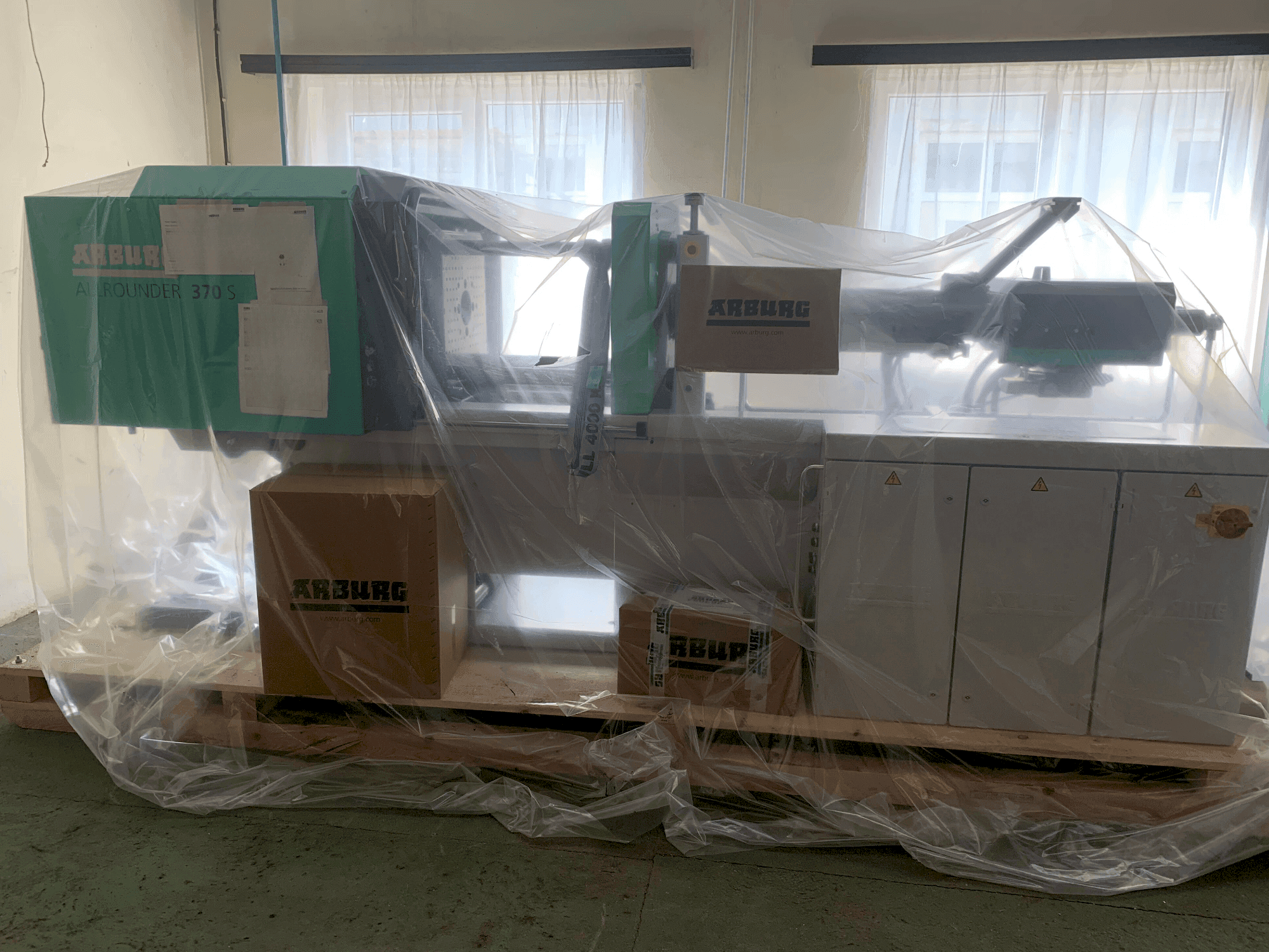 Front view of Arburg 370 S 600-290 U machine