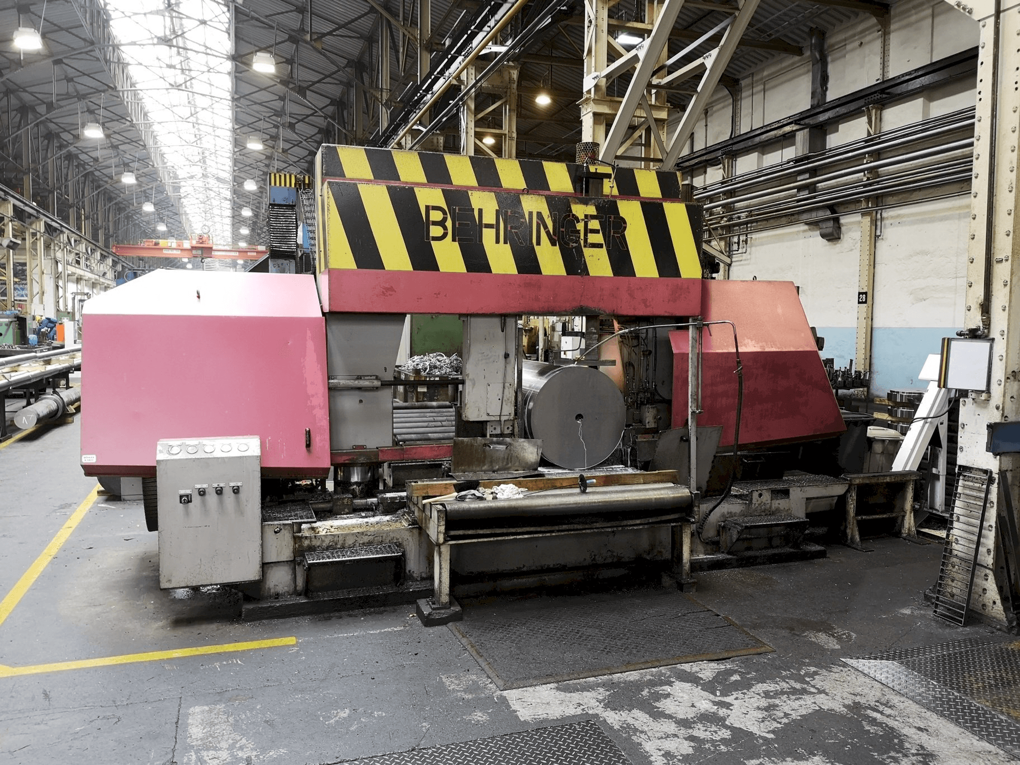 Front view of Behringer HBP1080/1700 A/CNC machine