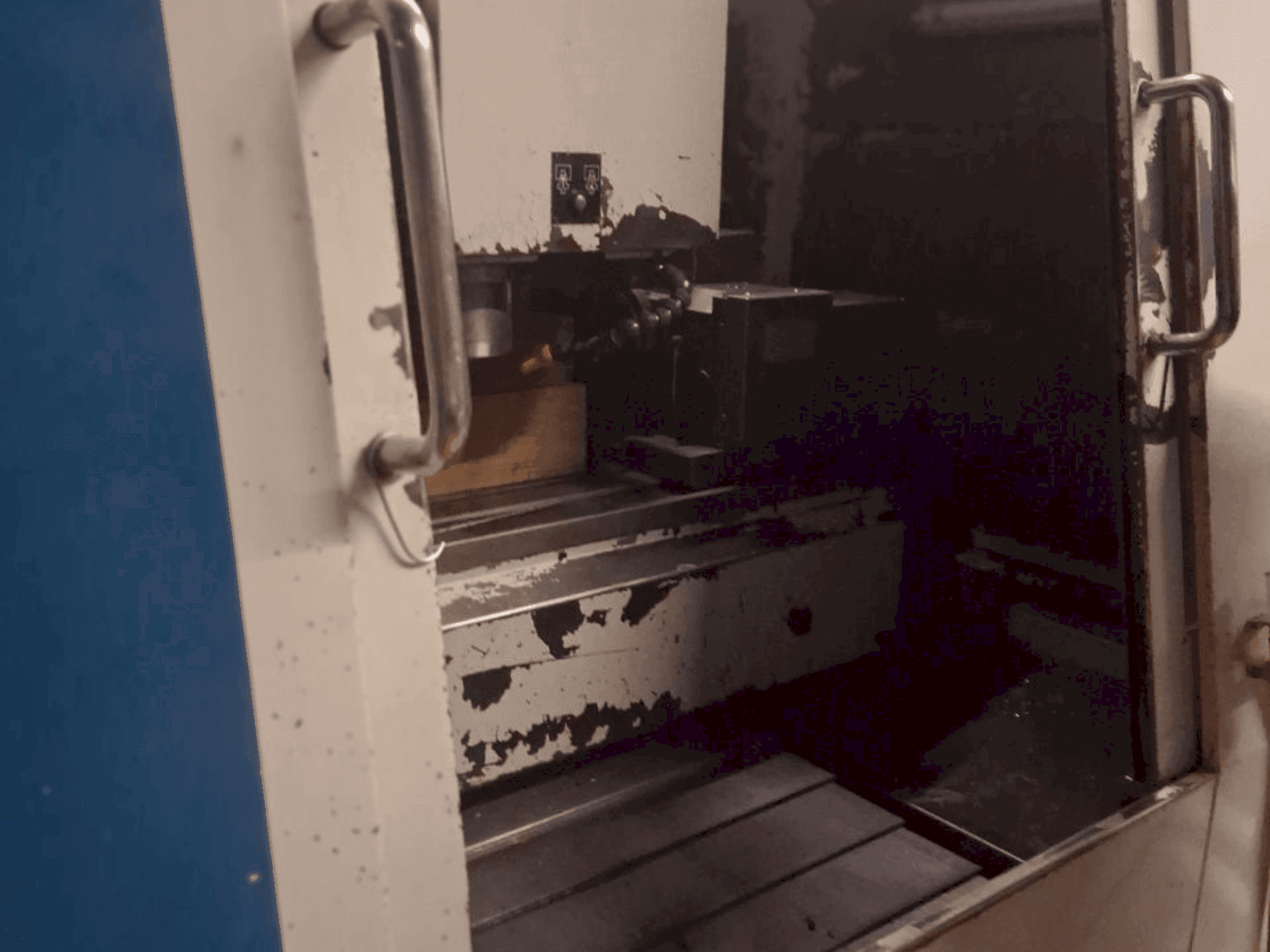 Front view of Hurco BMC 30HT/M machine