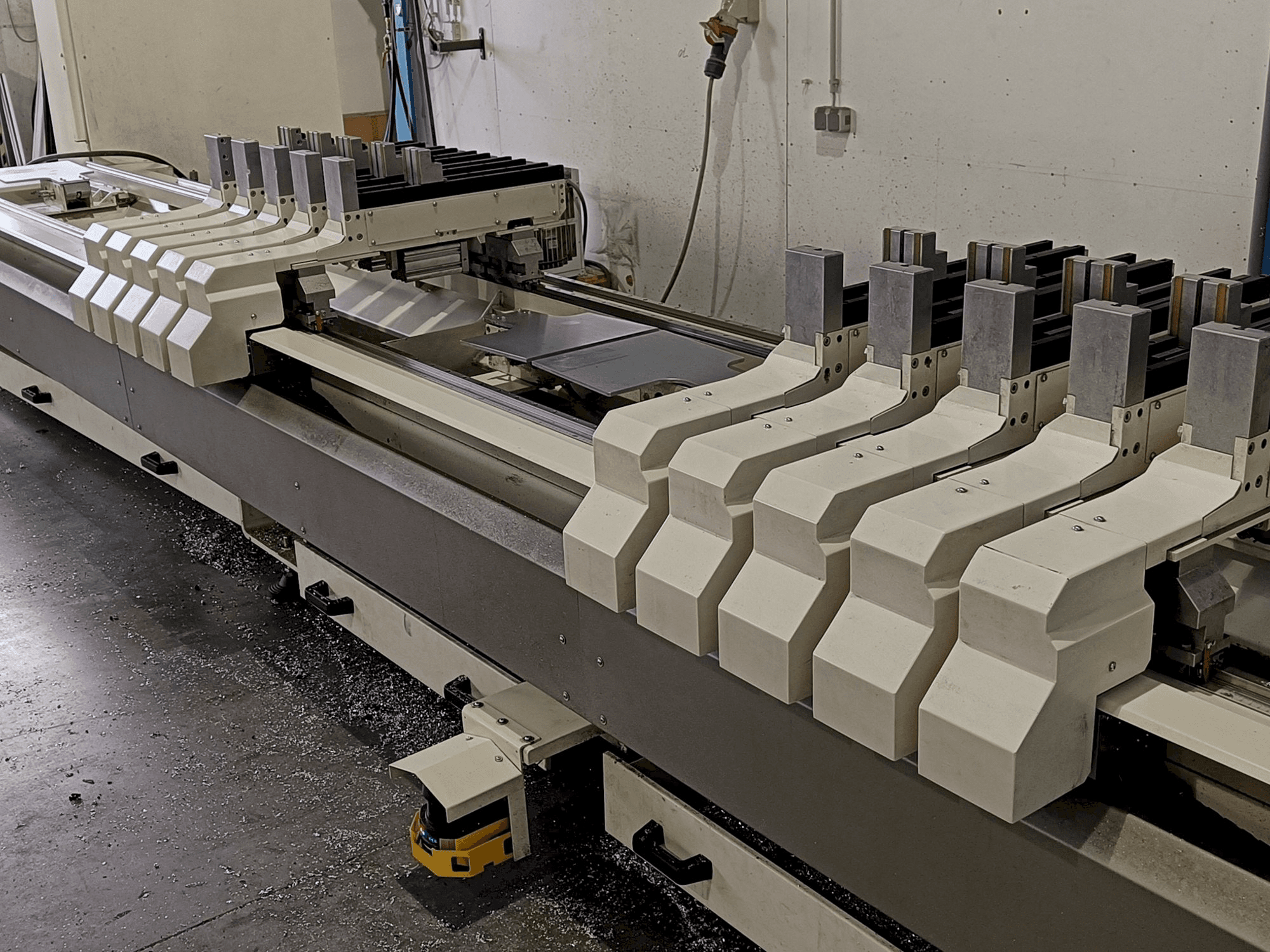 Front view of MECAL MC 304 Ariel 5 MDT machine