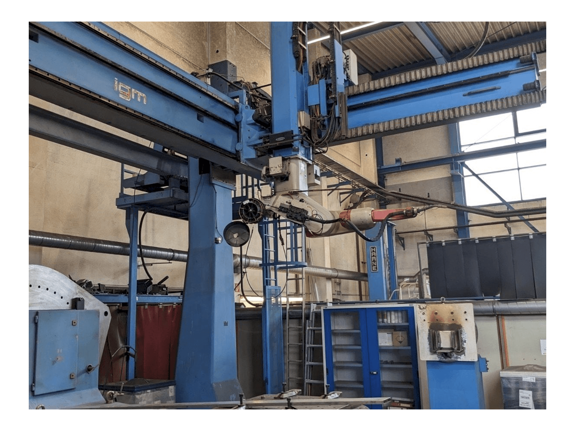 Front view of IGM RTi 300-S machine