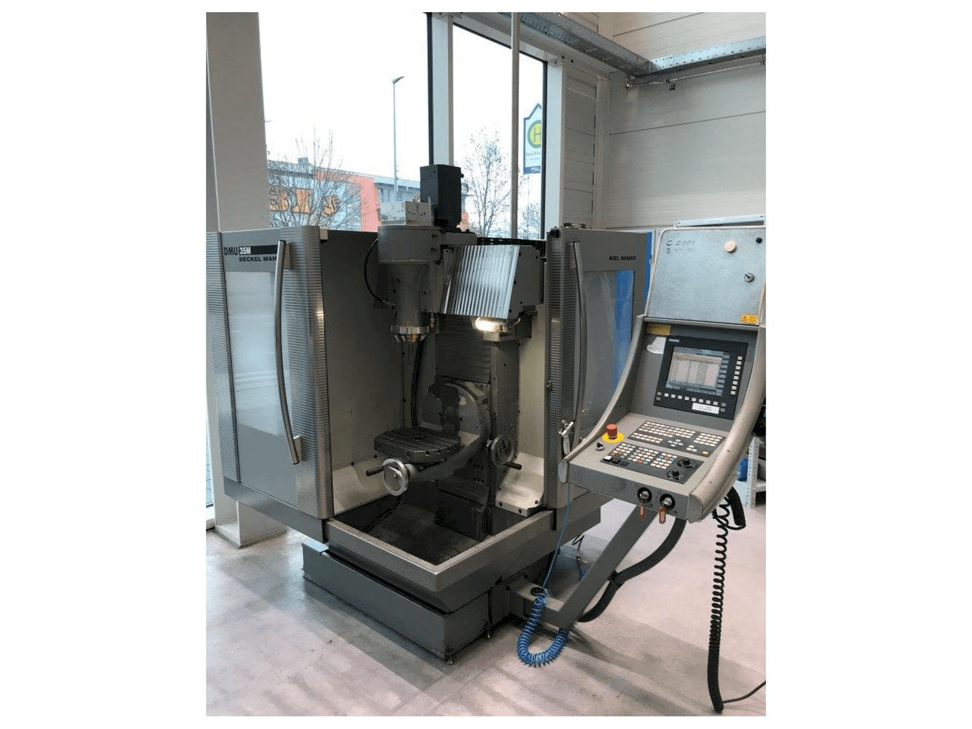 Front view of DECKEL MAHO DMU 35 M machine