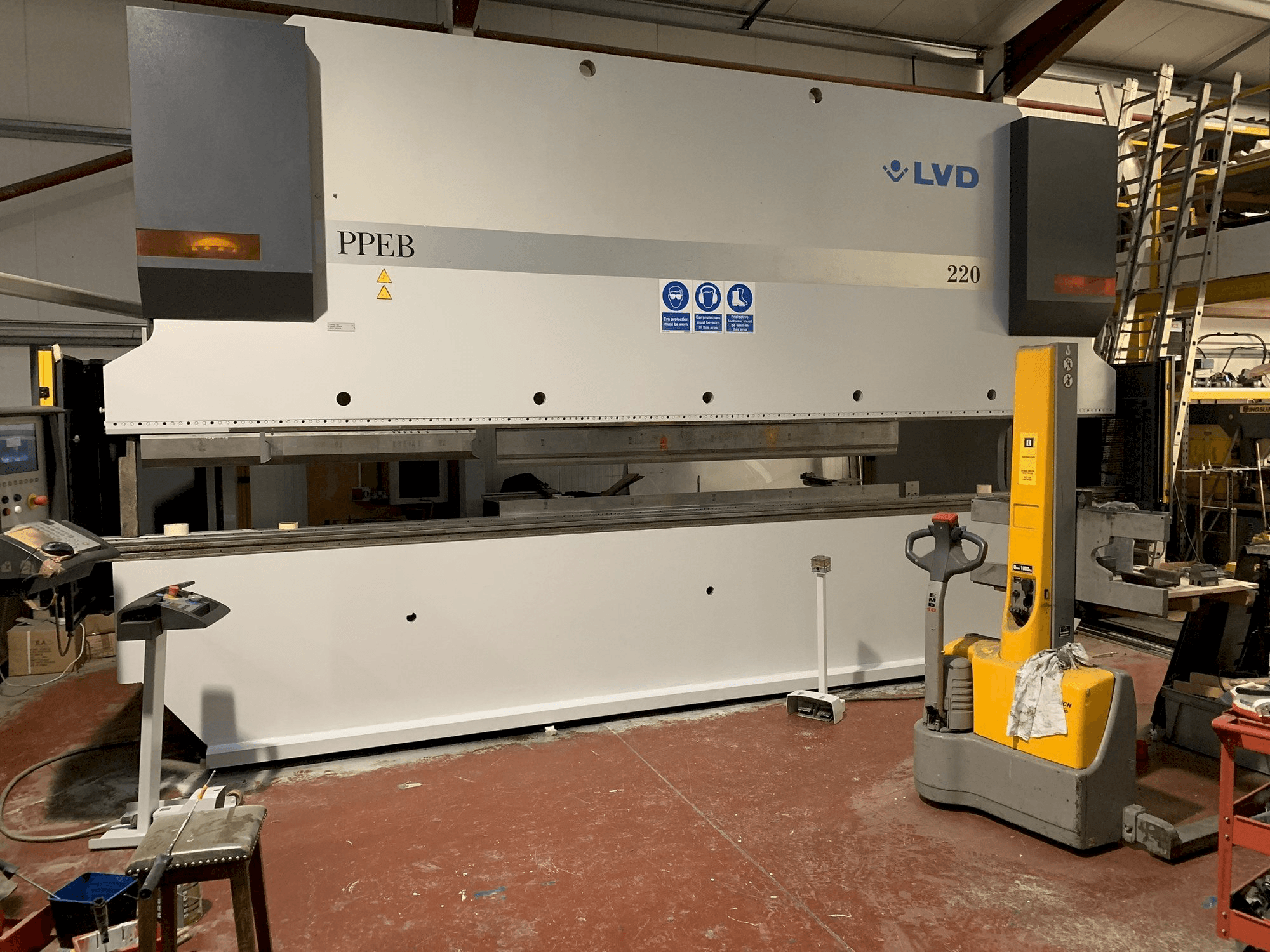 Front view of LVD PPEB 220/6100 machine