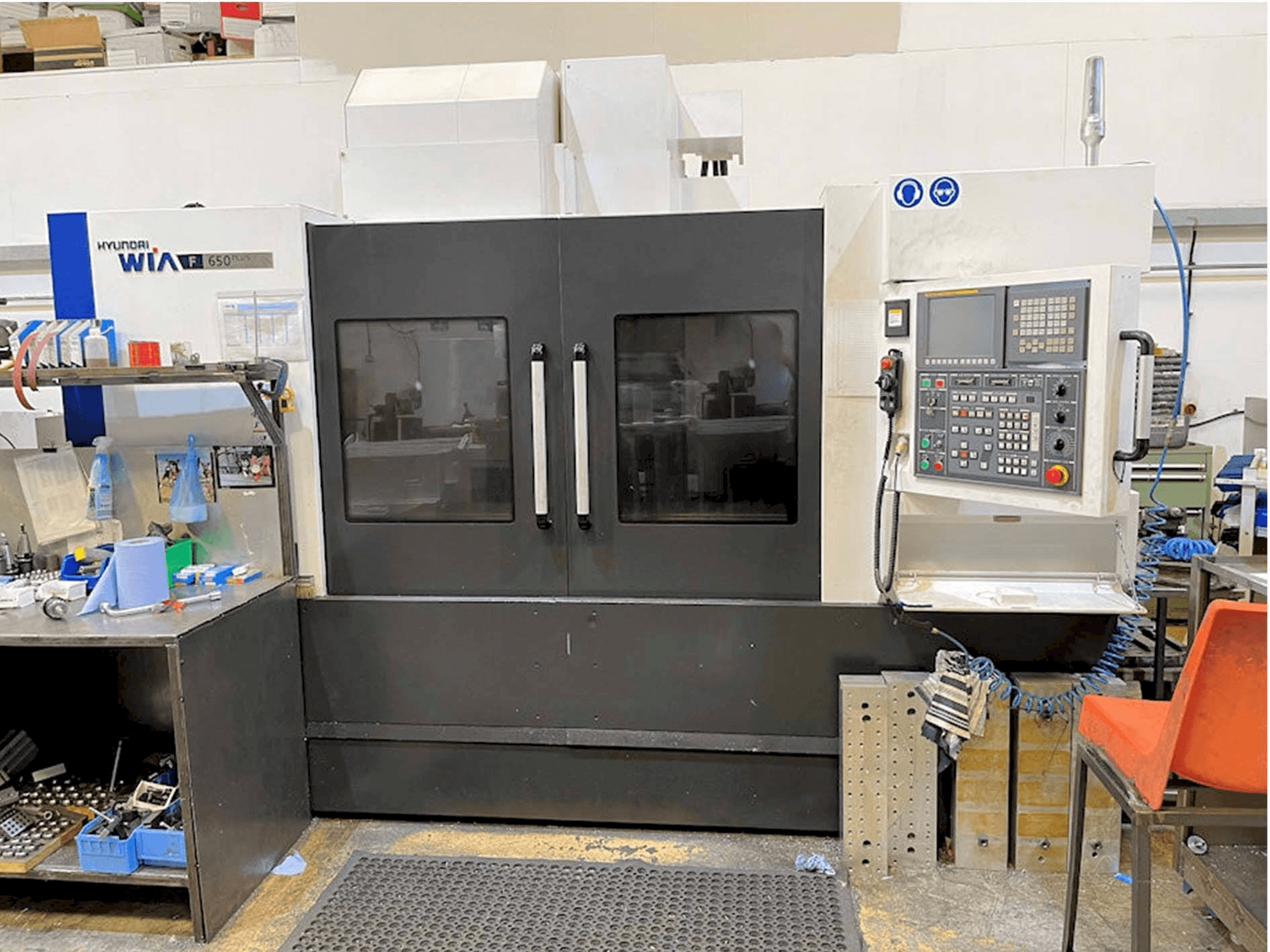 Front view of Hyundai Wia F650 PLUS machine