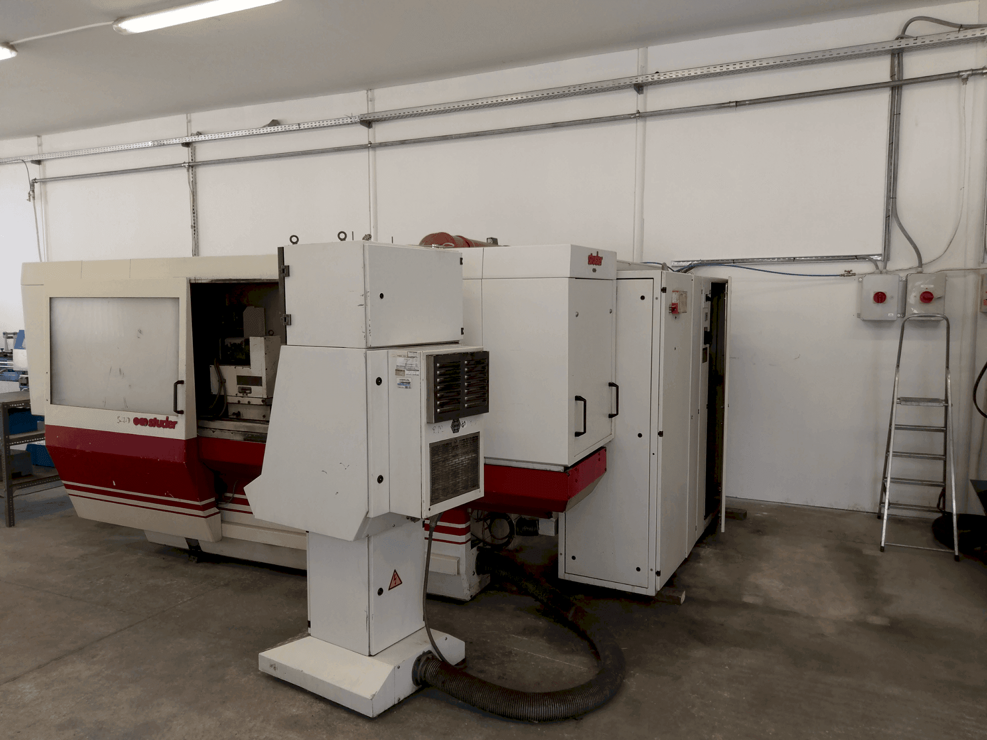 Front view of STUDER S40 machine