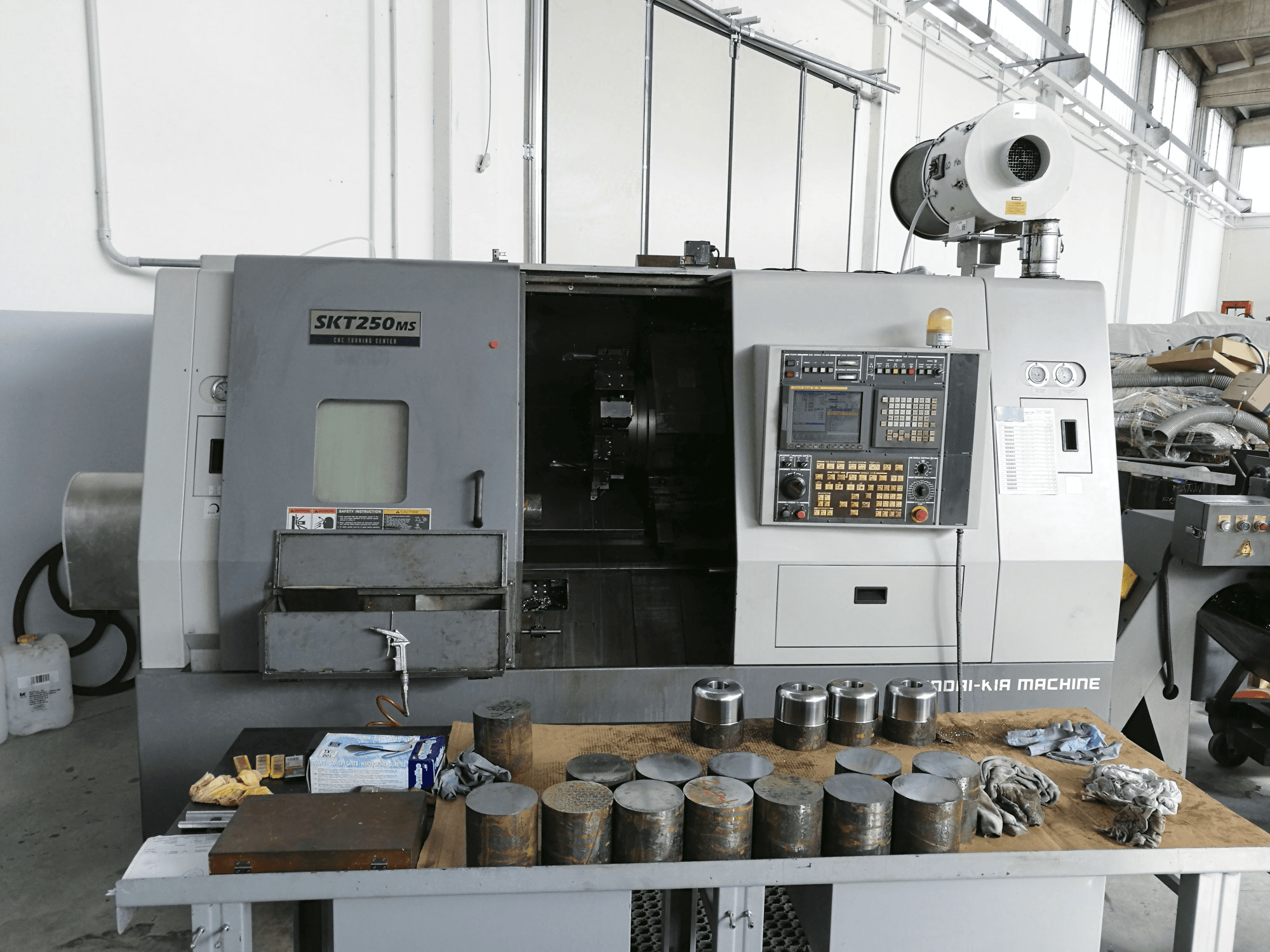 Front view of Hyundai Kia SKT 250 MS machine