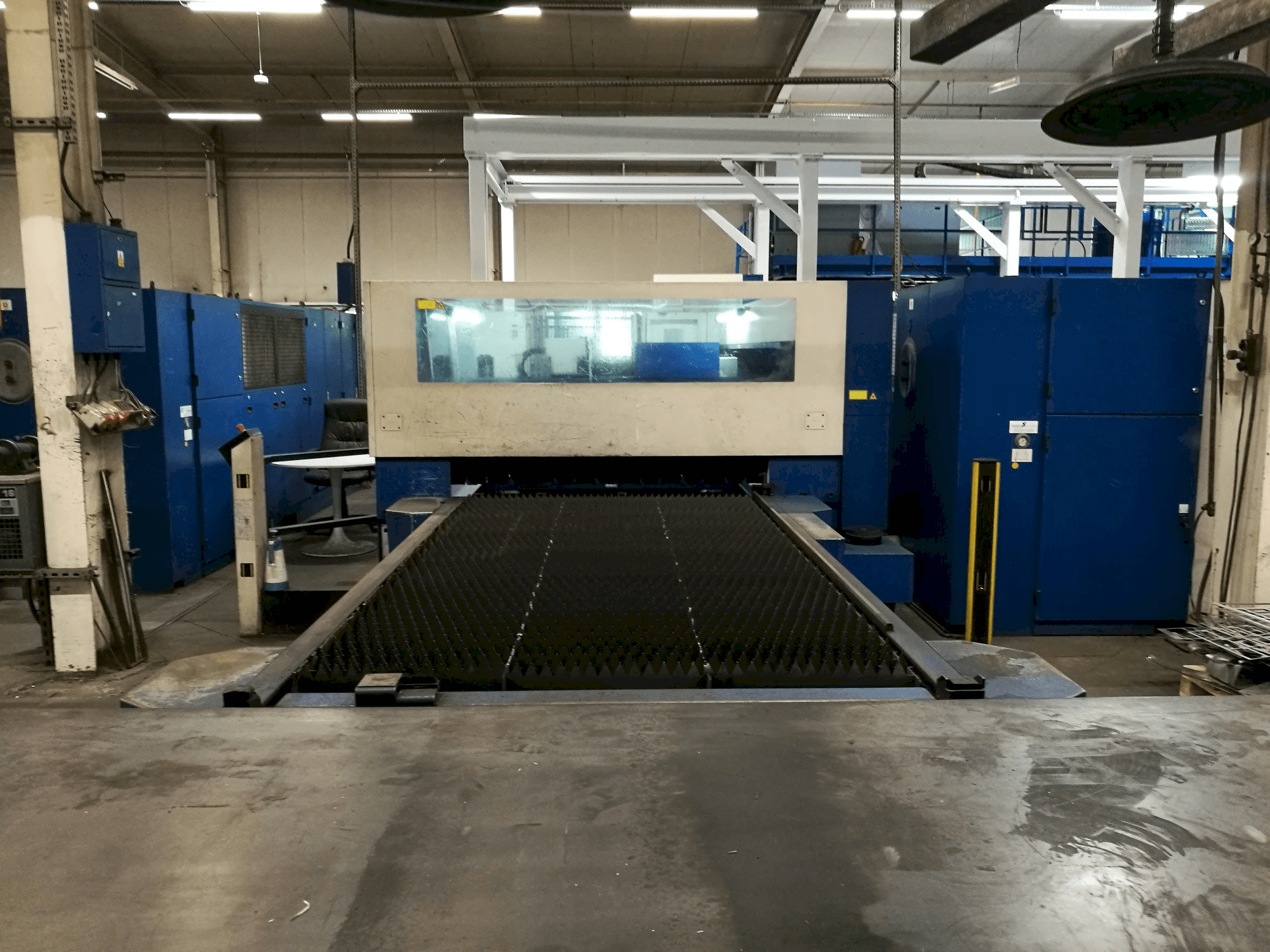 Front view of Trumpf Trumatic L3050 machine