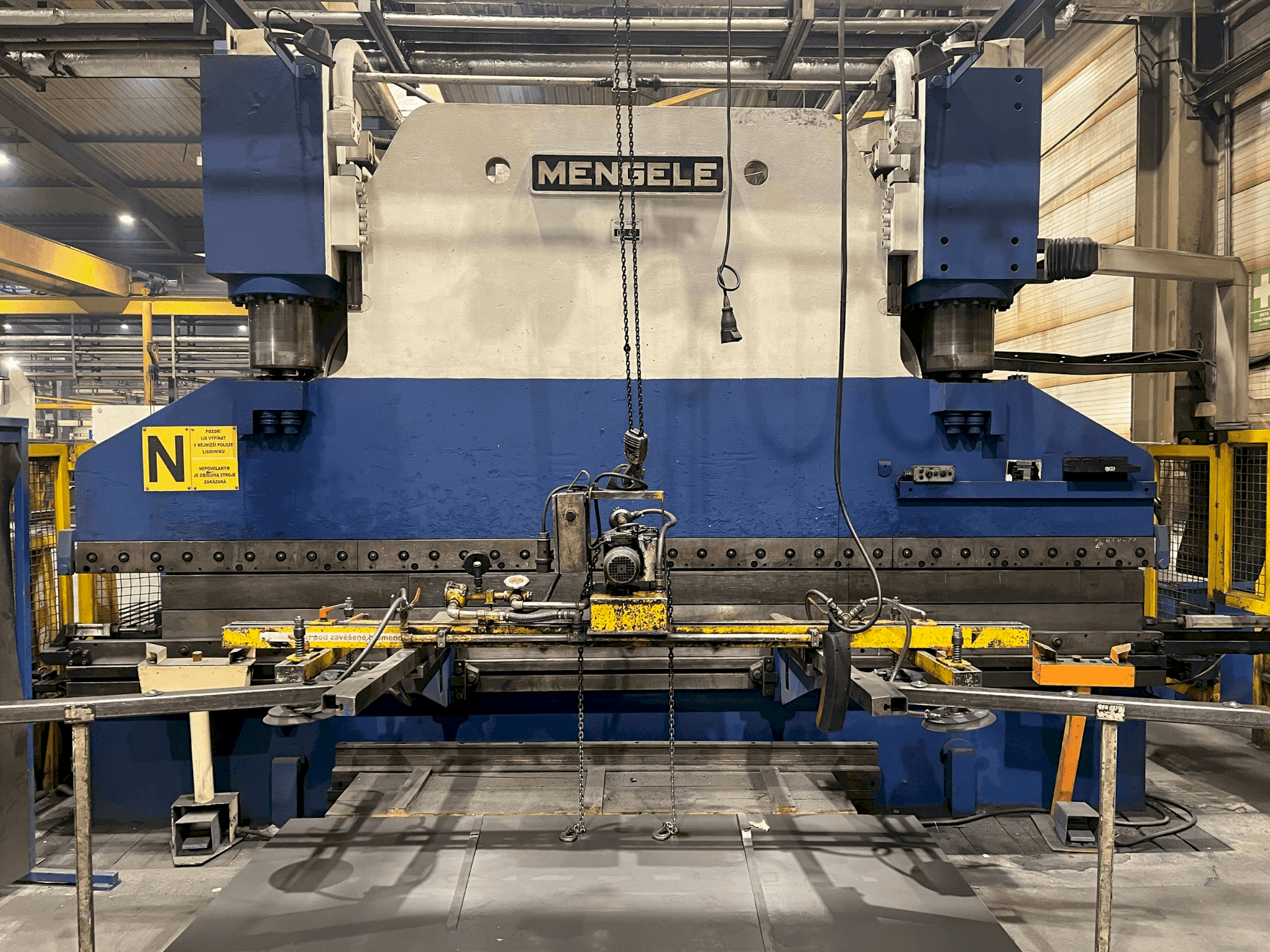 Front view of MENGELE D 400-3/5 machine