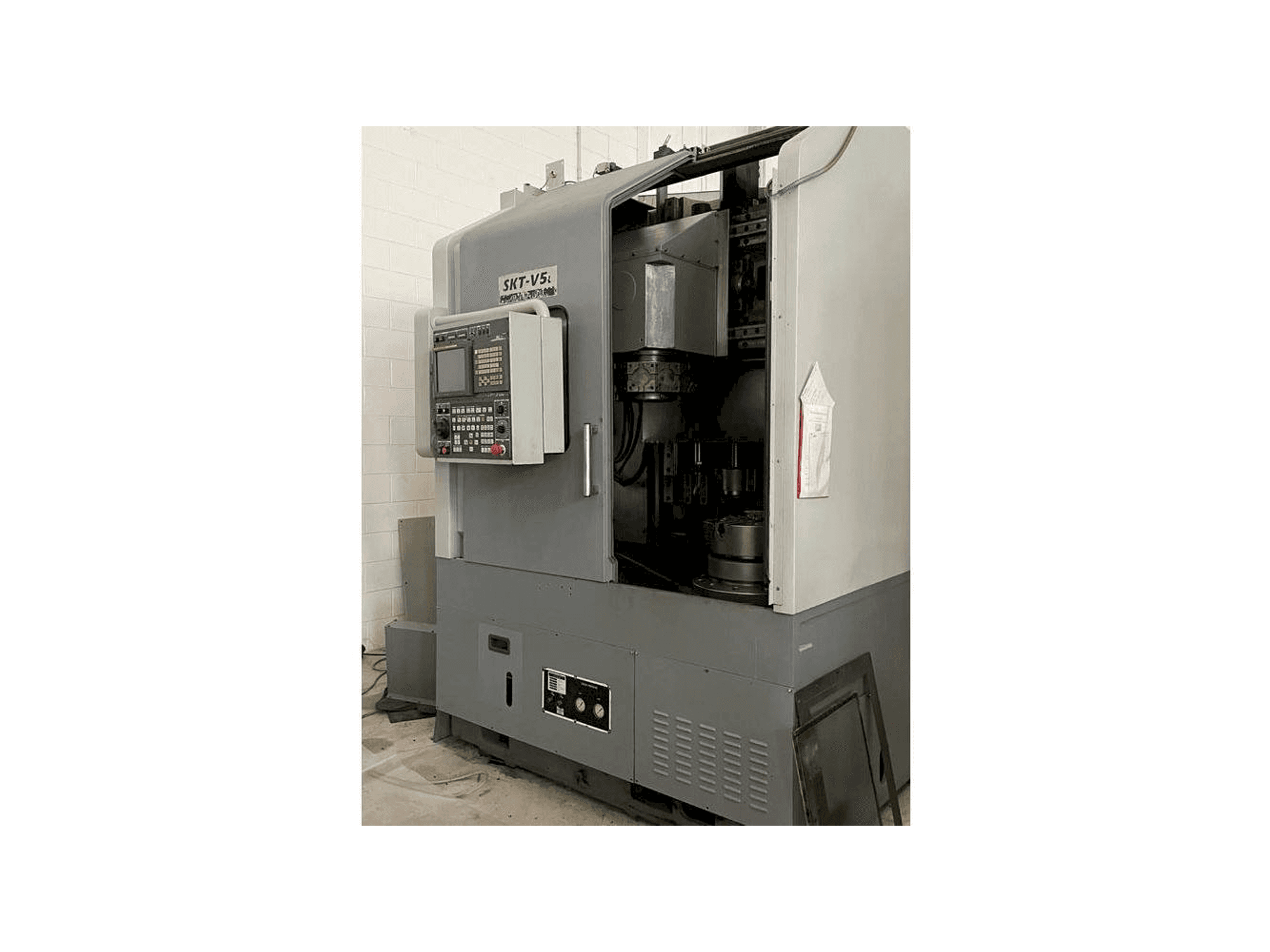 Right view of Hyundai SKT V5L machine