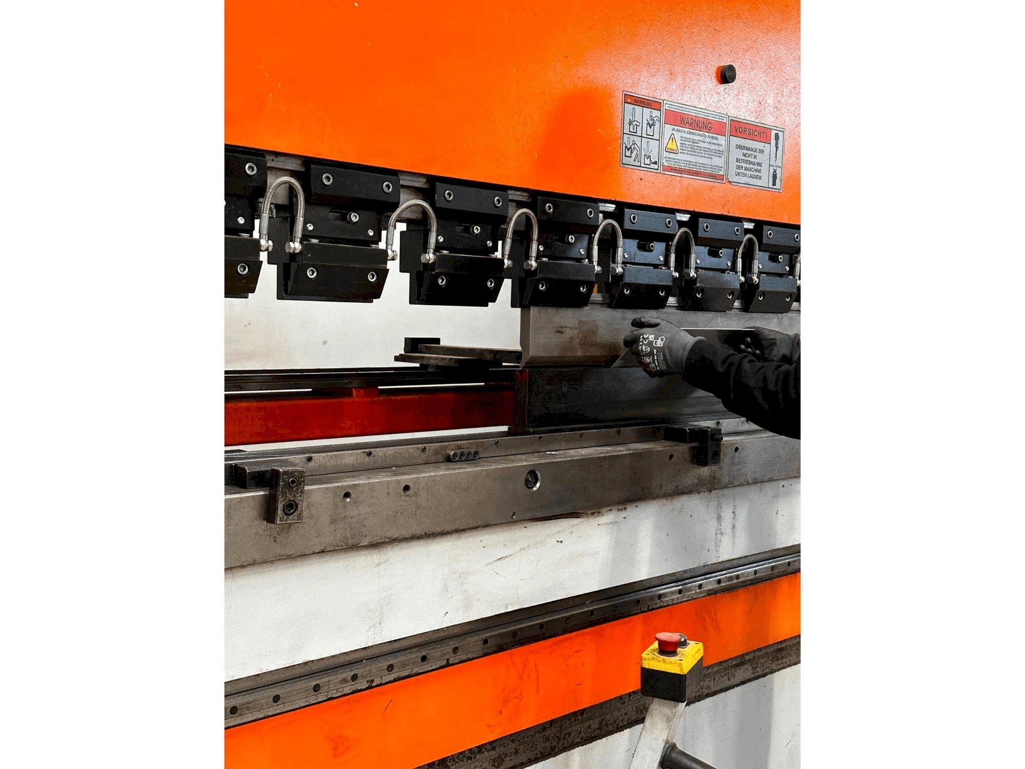 Left side view of ERMAKSAN SPEED-BEND PRO 51000 X 400 machine