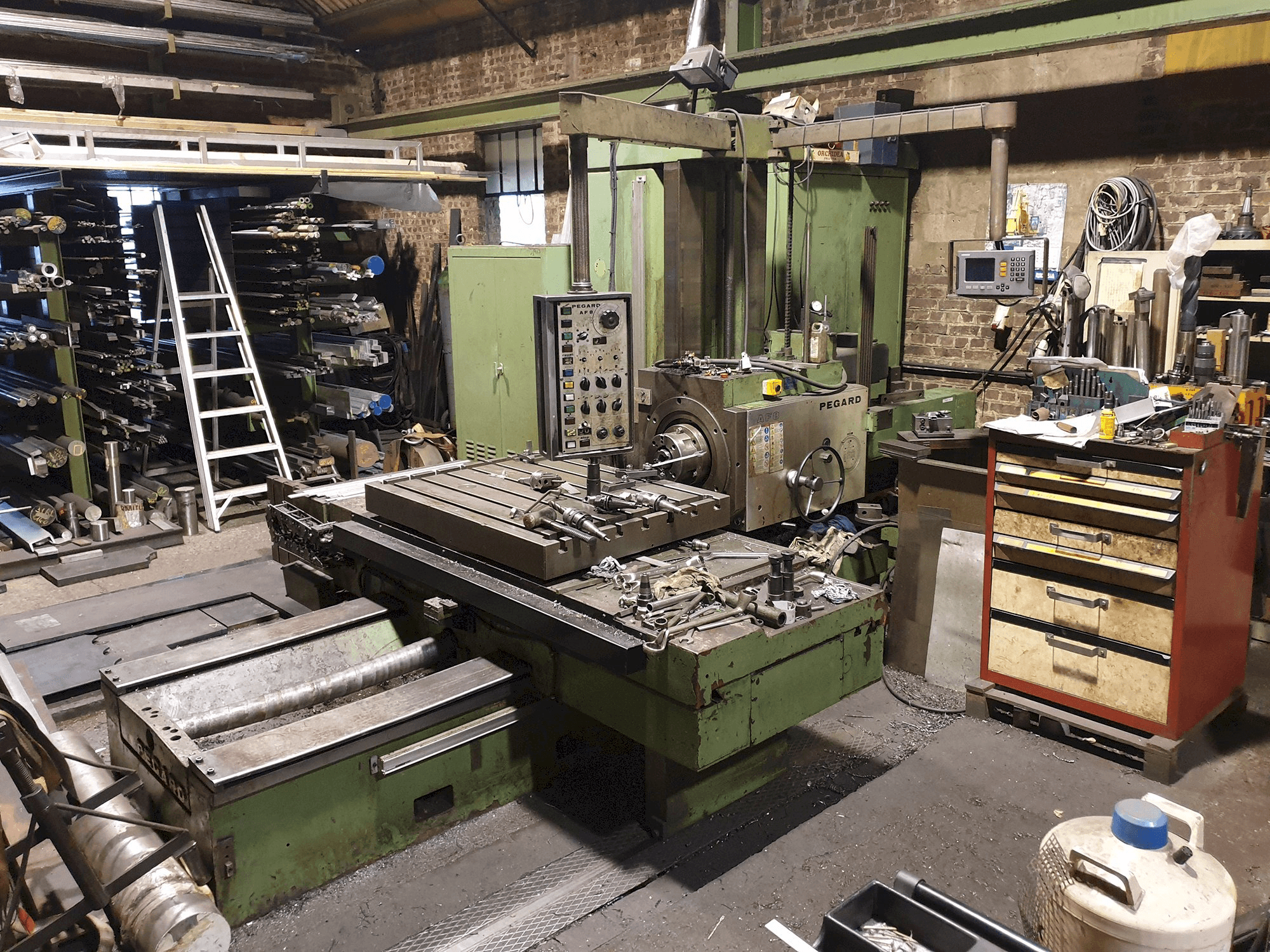 Front view of PEGARD AF 8 Machine