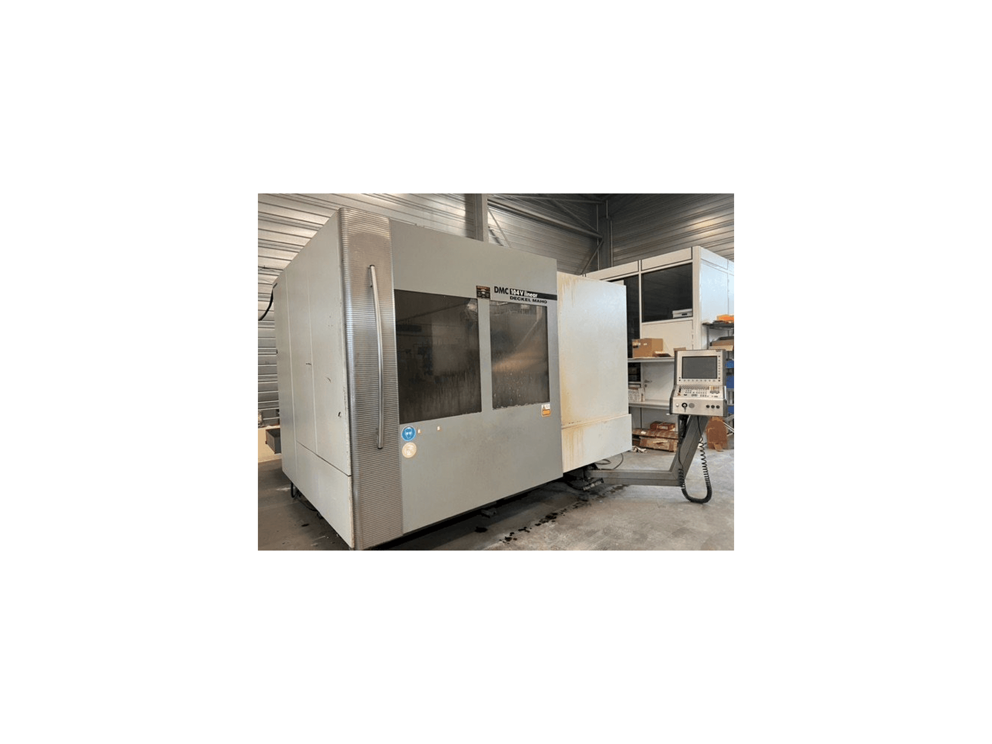 Front view of DMG Deckel Maho 104 V linear machine