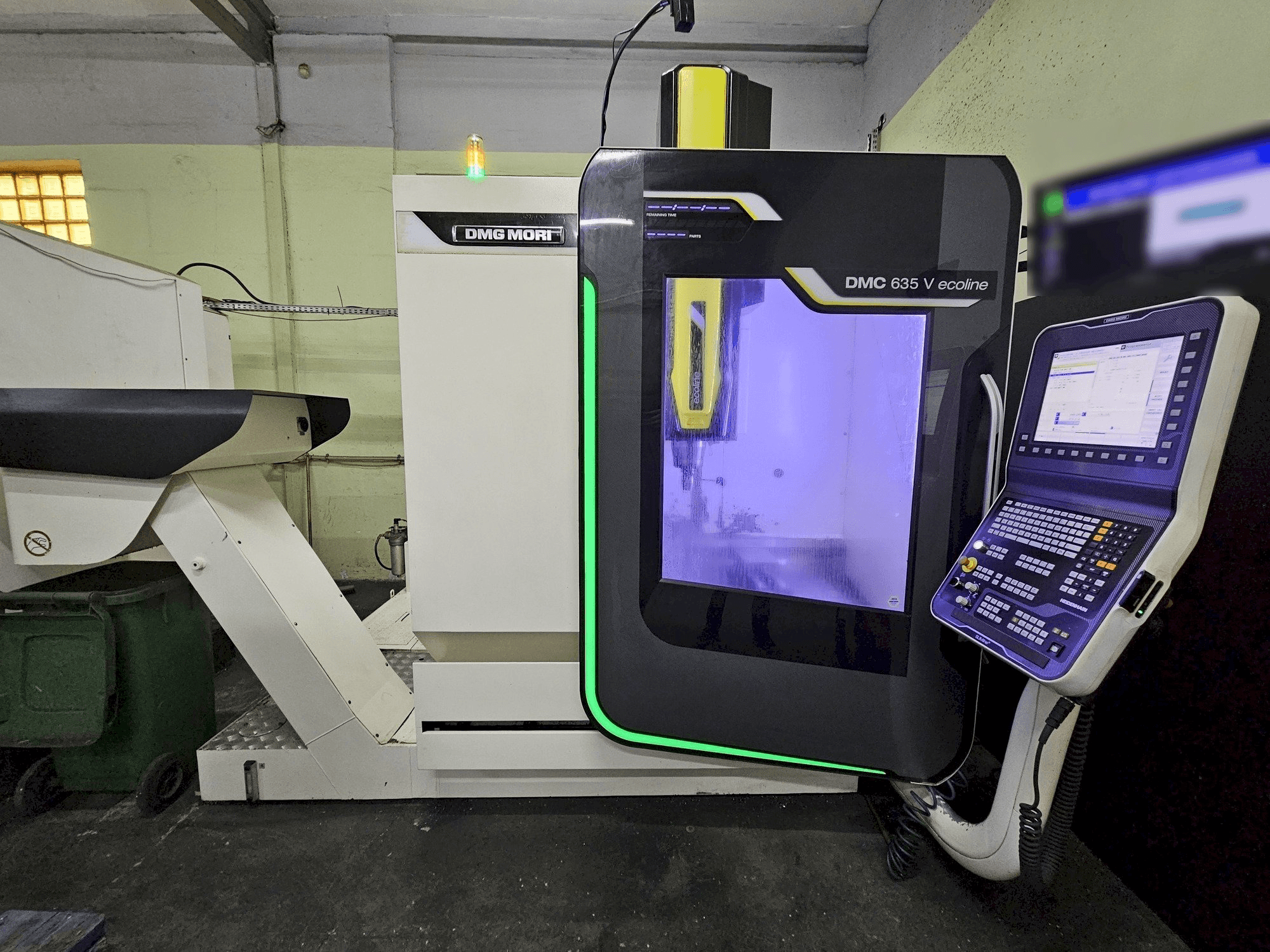 Front view of DMG MORI DMC 635V ecoline machine