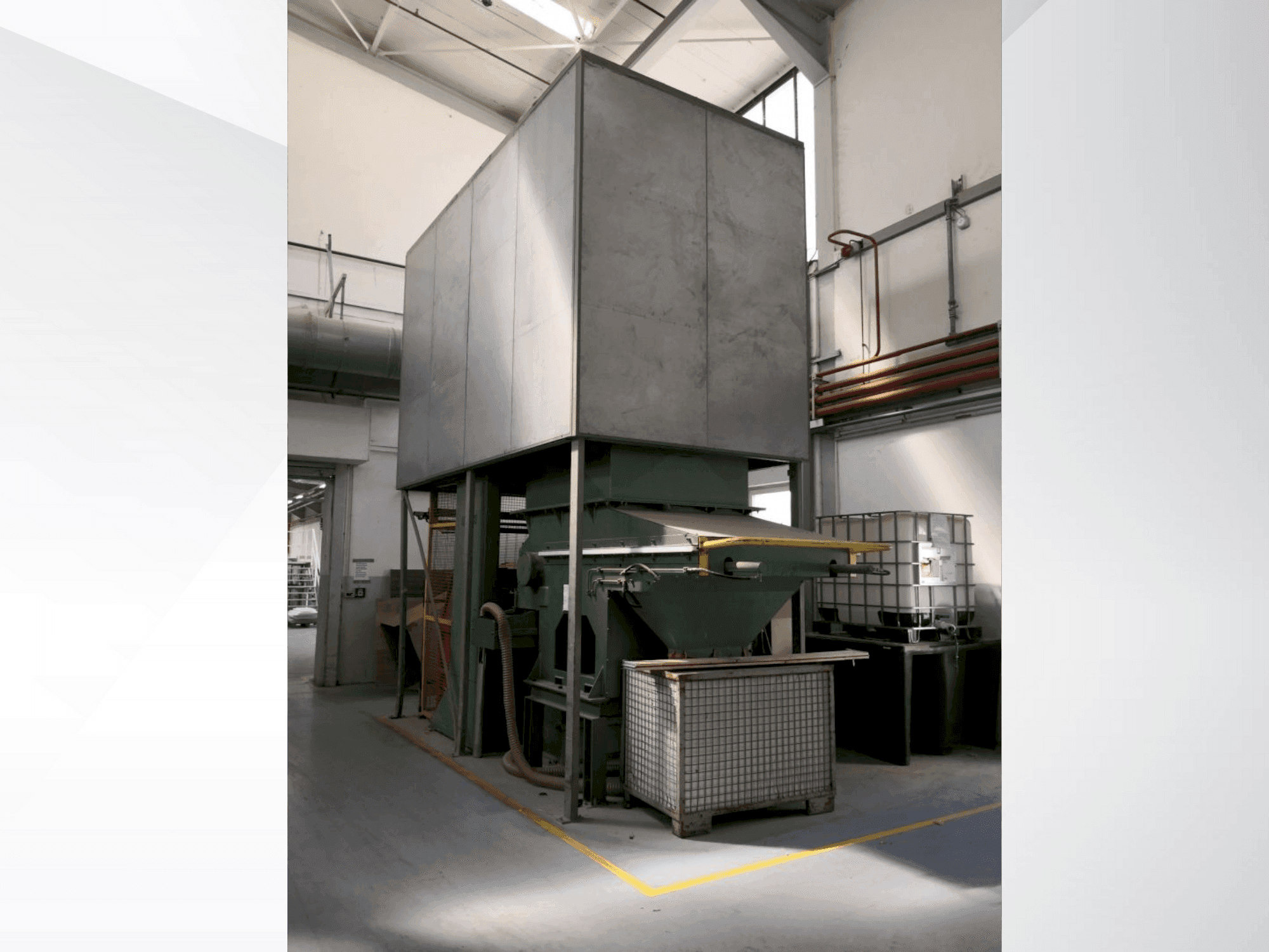 Front view of VECOPLAN VAZ 145 / 135 S machine