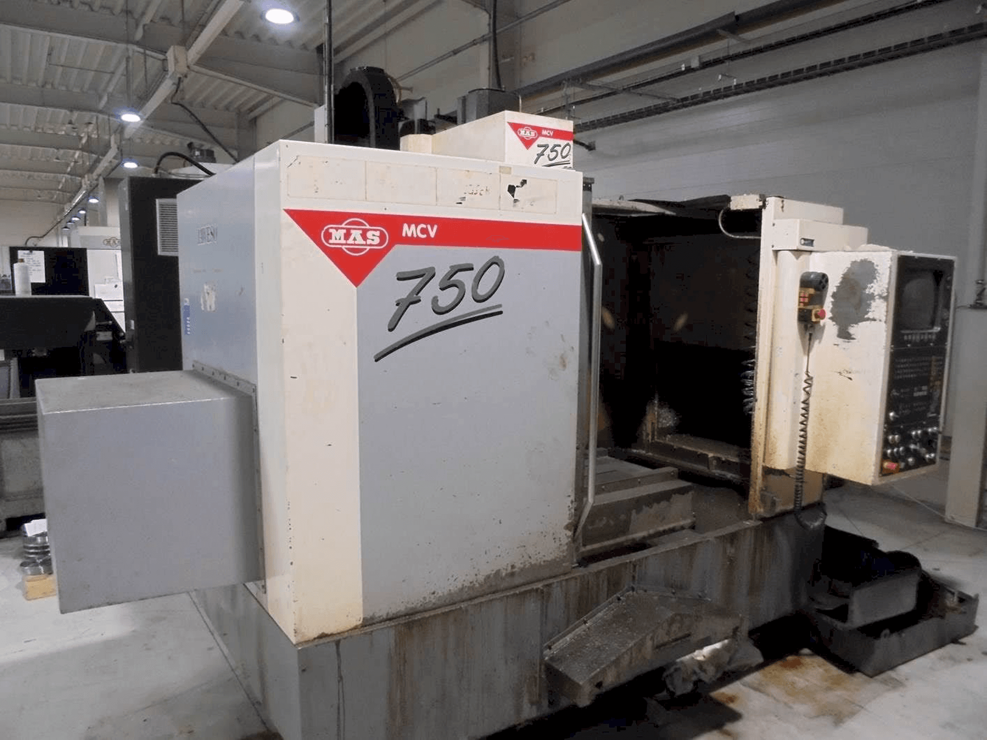 Front view of KOVOSVIT MAS MCV 750 machine