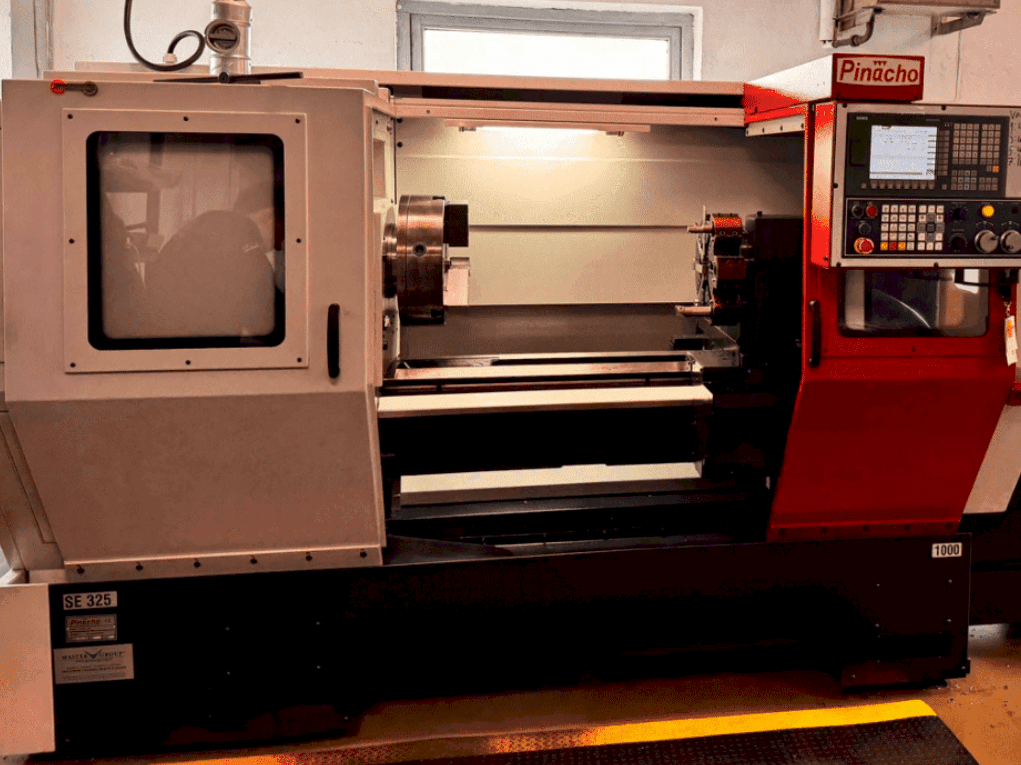 Front view of Pinacho SE325 machine